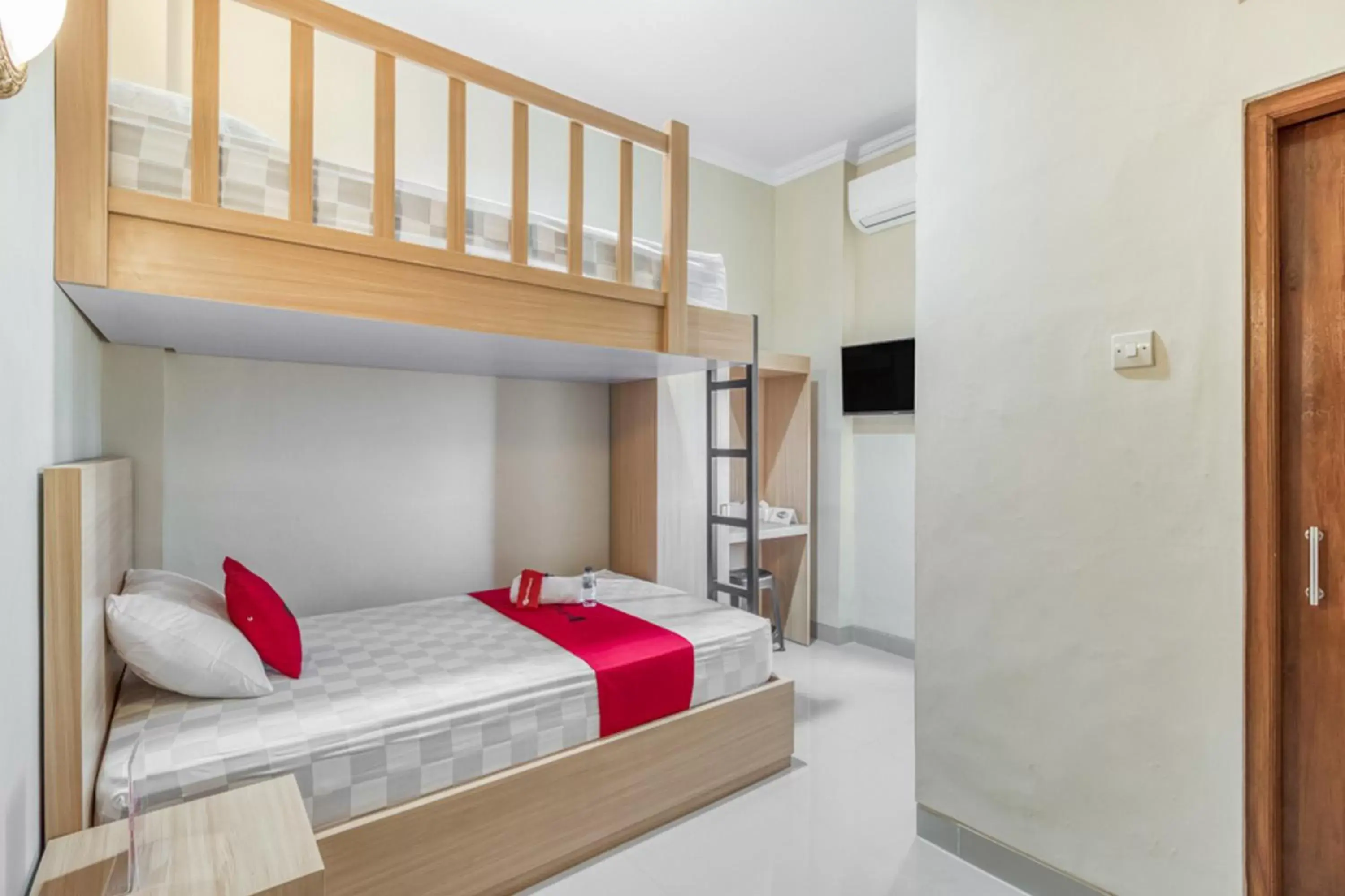 bunk bed, Bed in RedDoorz near Jogja National Museum bunk bed, Bed in RedDoorz near Jogja National Museum