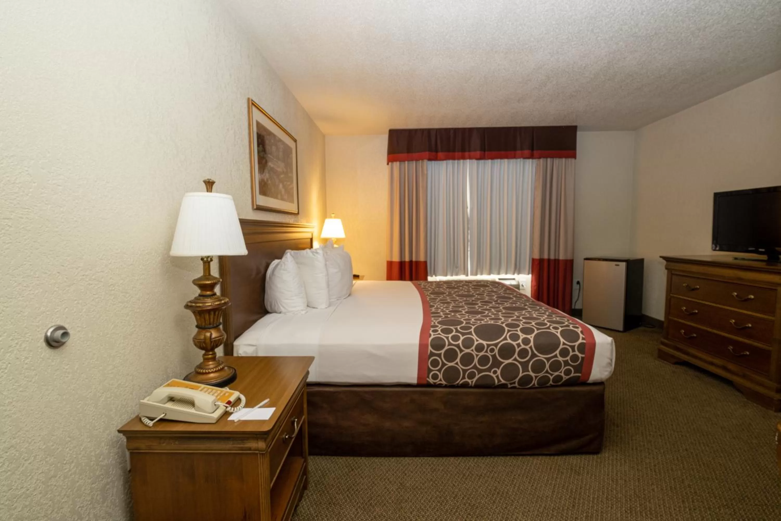 Bedroom, Bed in Hilltop Inn & Suites, near Foxwoods Casino