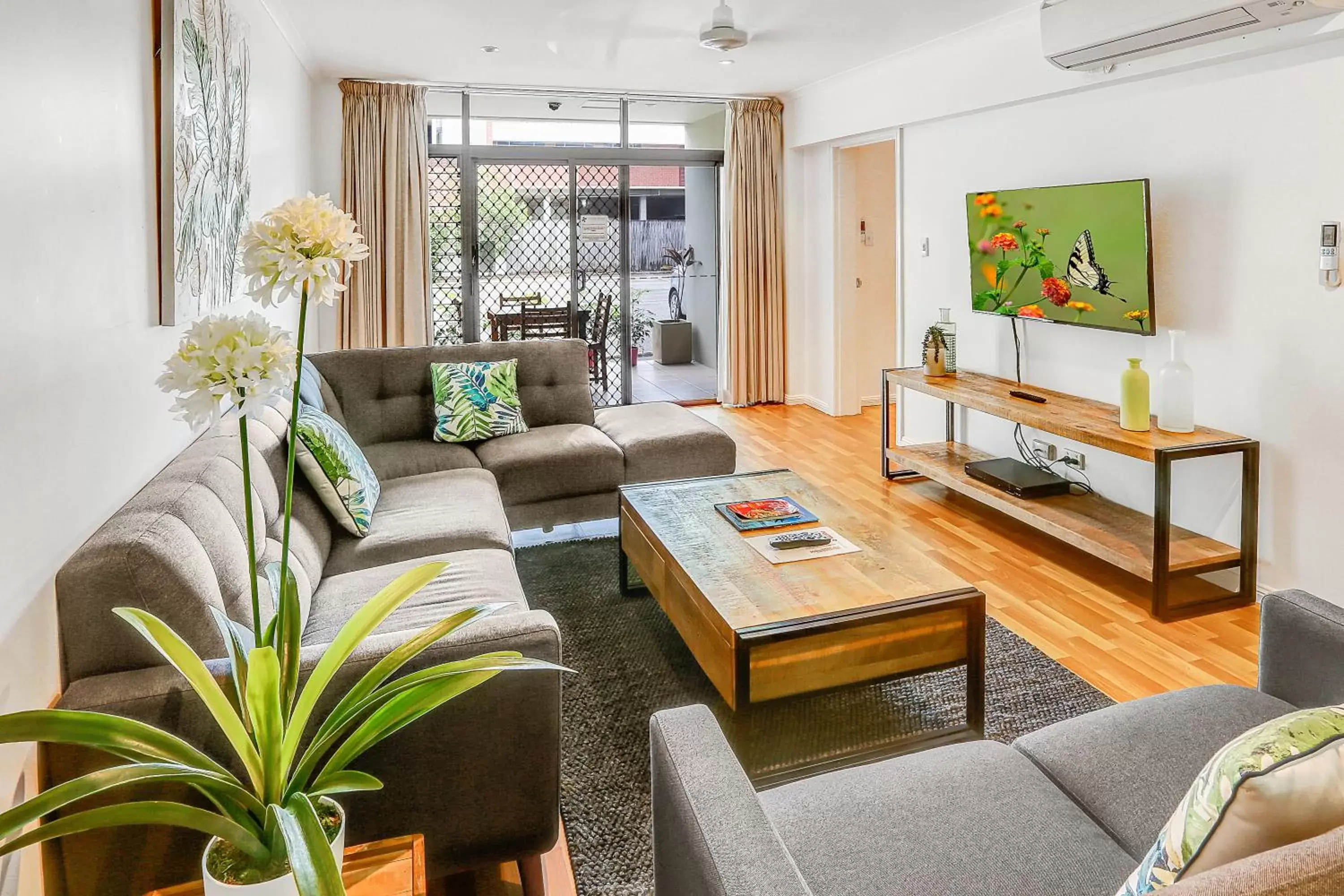 Living room, Seating Area in Cascade Gardens