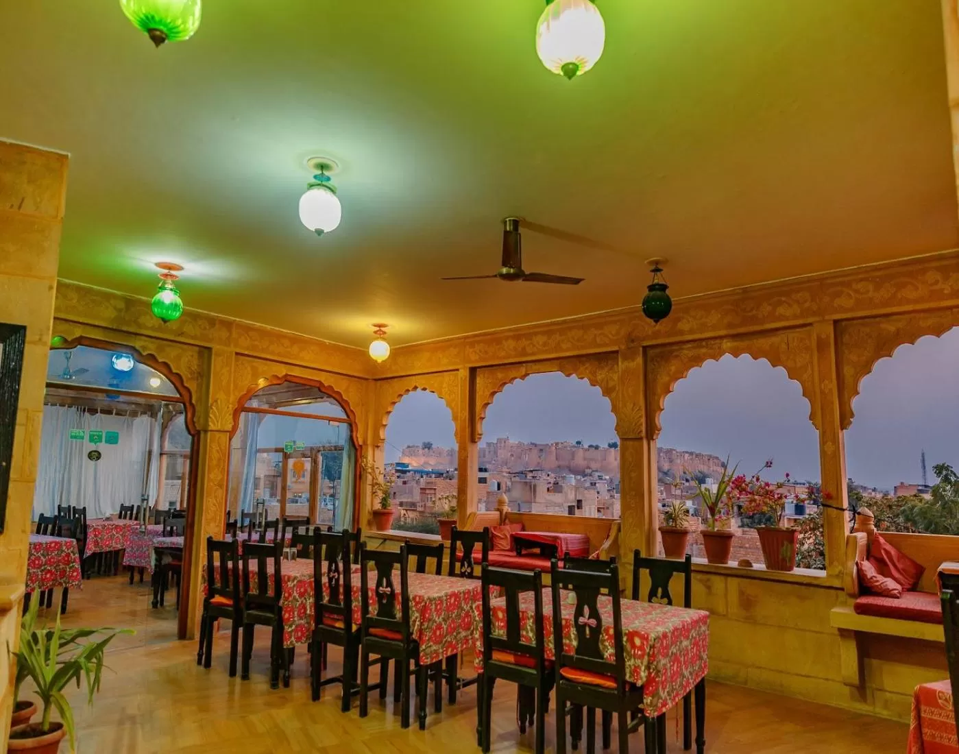 Restaurant/places to eat in Hotel Lal Garh Fort And Palace