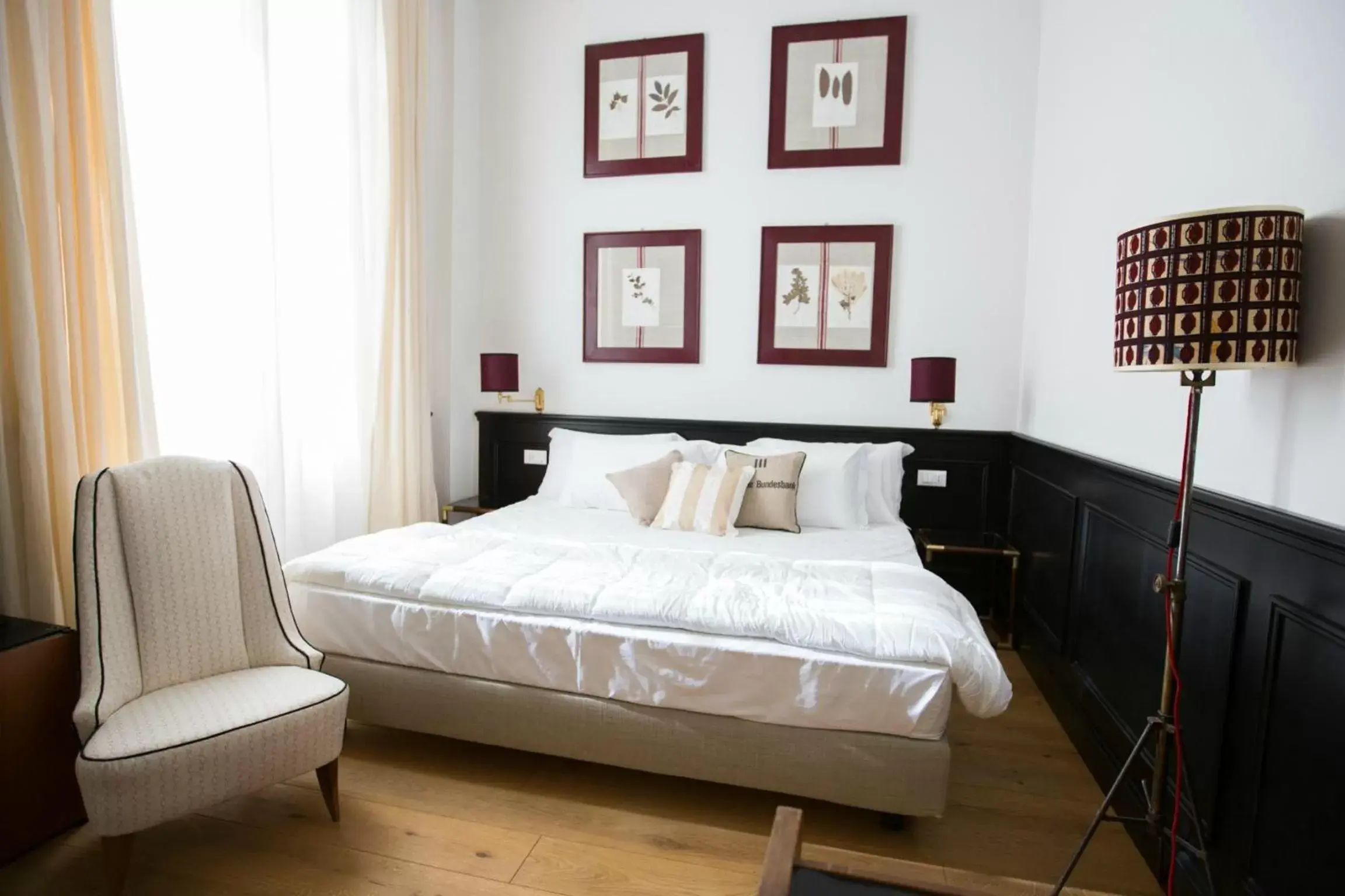 Bed in Soprarno Suites