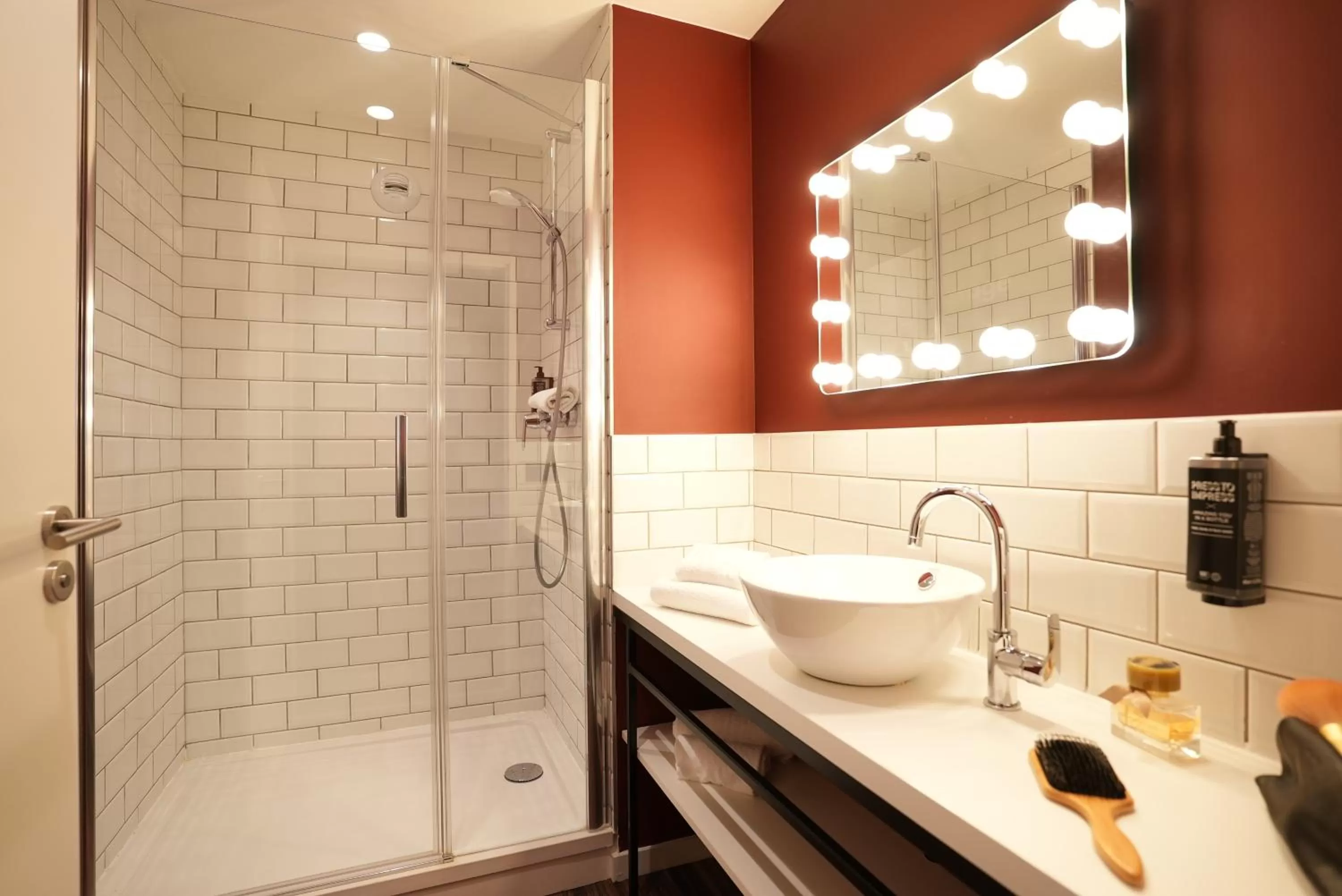 Bathroom in ibis Styles Lens Centre Gare