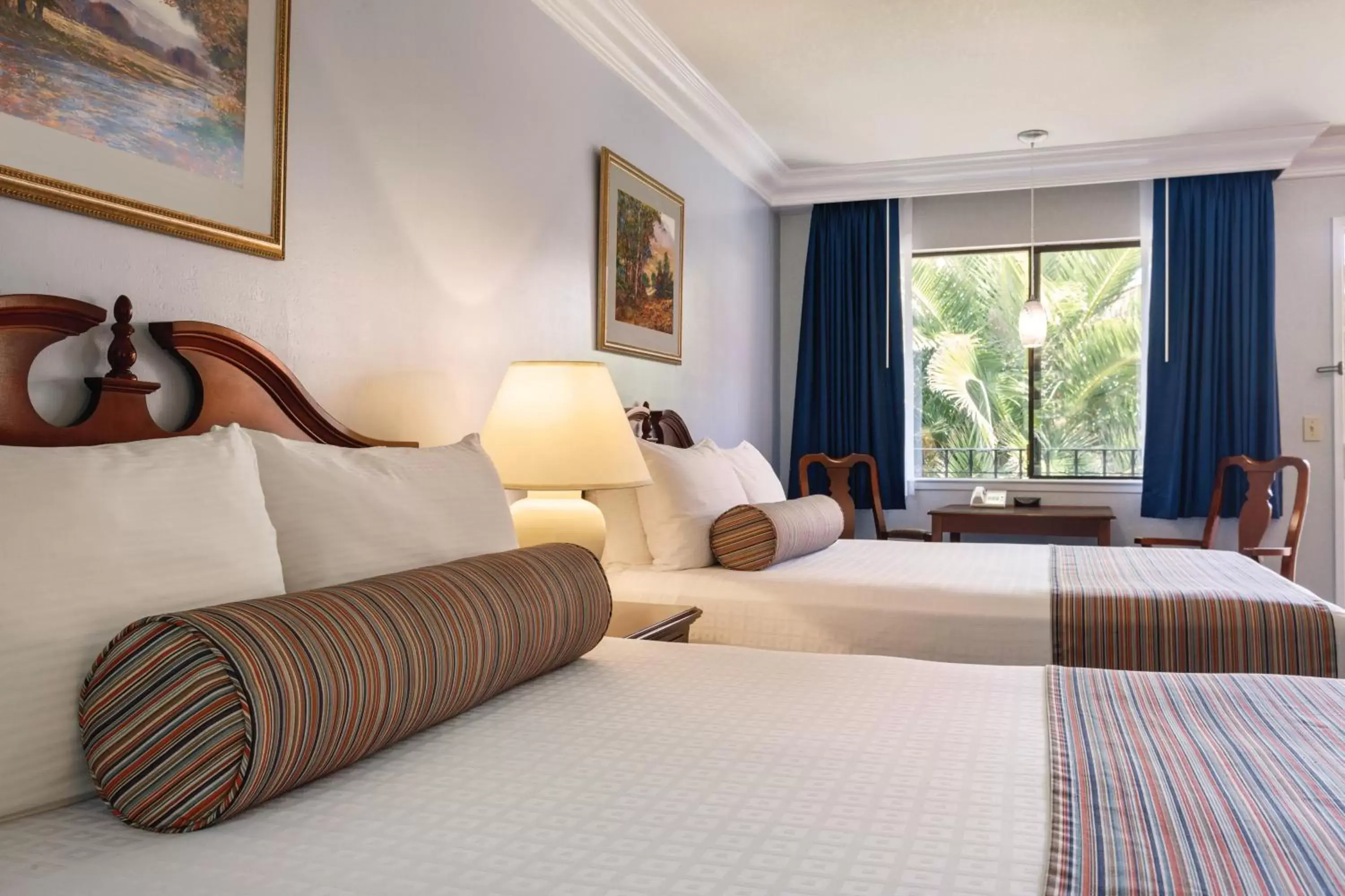 Balcony/Terrace, Bed in Sands Inn & Suites
