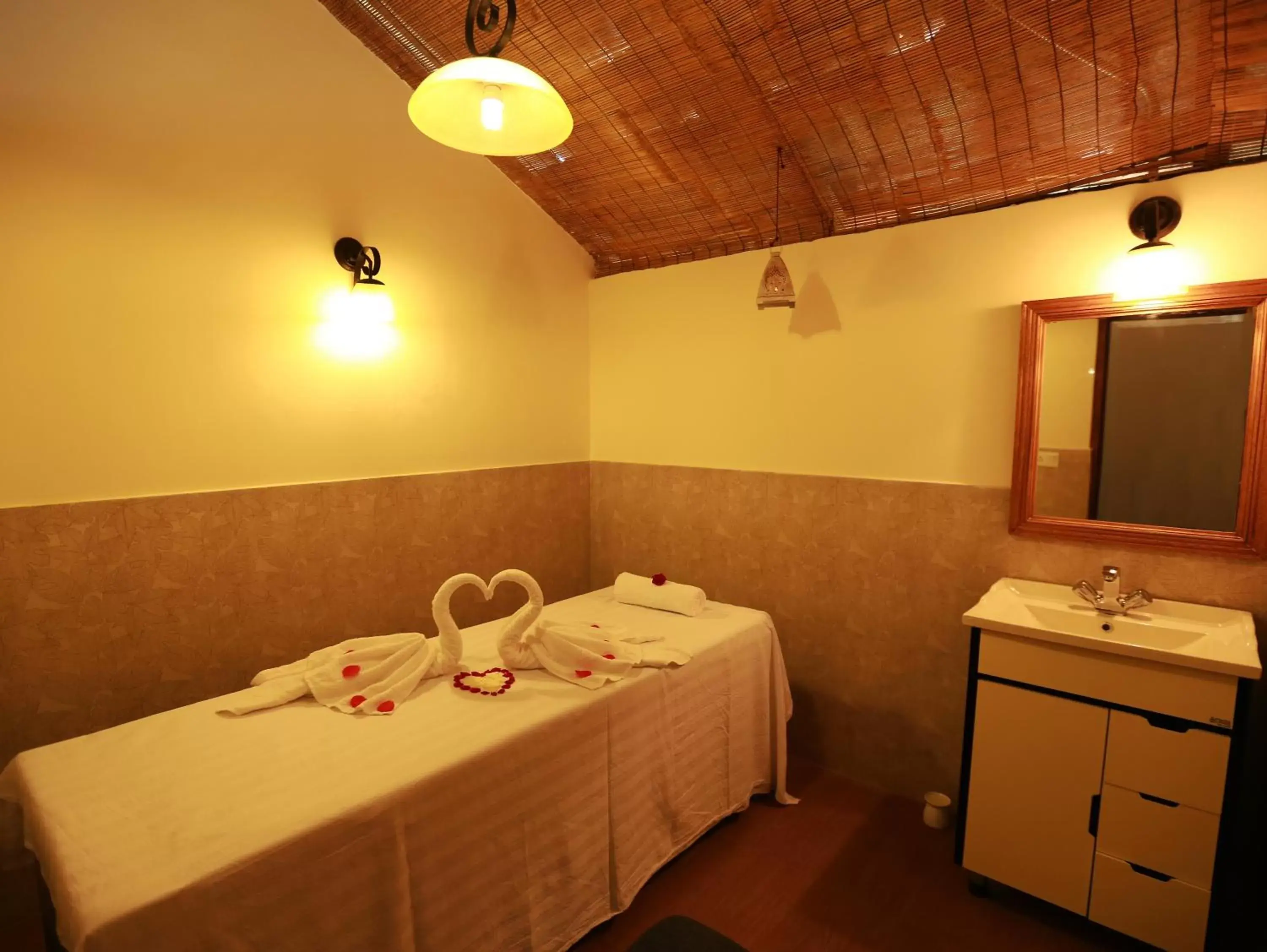 Massage, Bathroom in Larisa Resort Manali