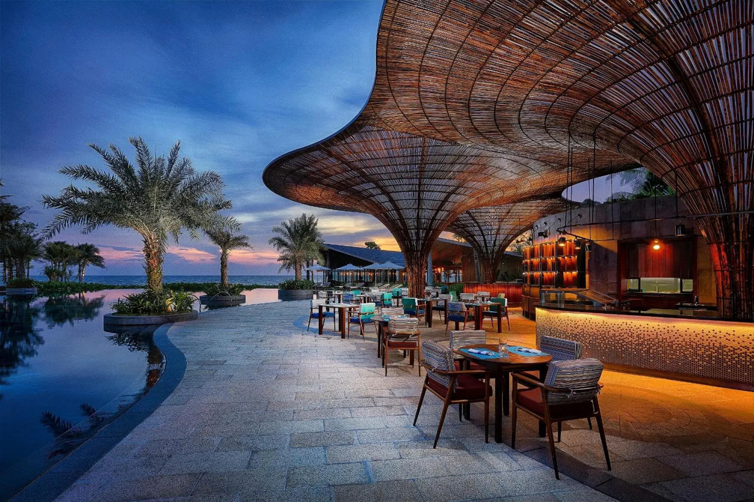 Lounge or bar, Restaurant/Places to Eat in InterContinental Phu Quoc Long Beach Resort, an IHG Hotel