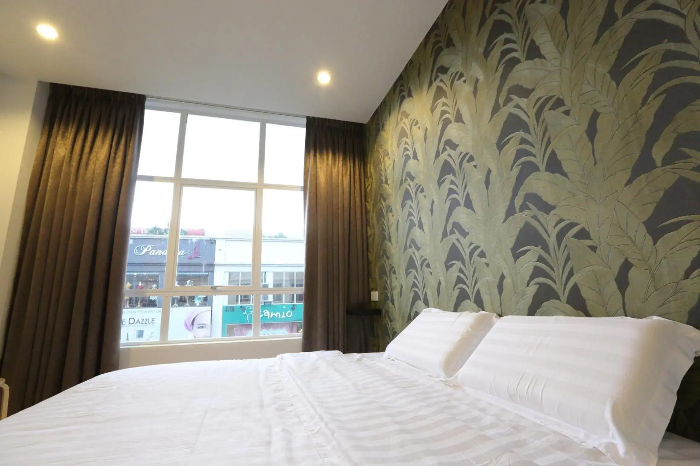 Bedroom, Bed in 1 Hotel Taman Connaught