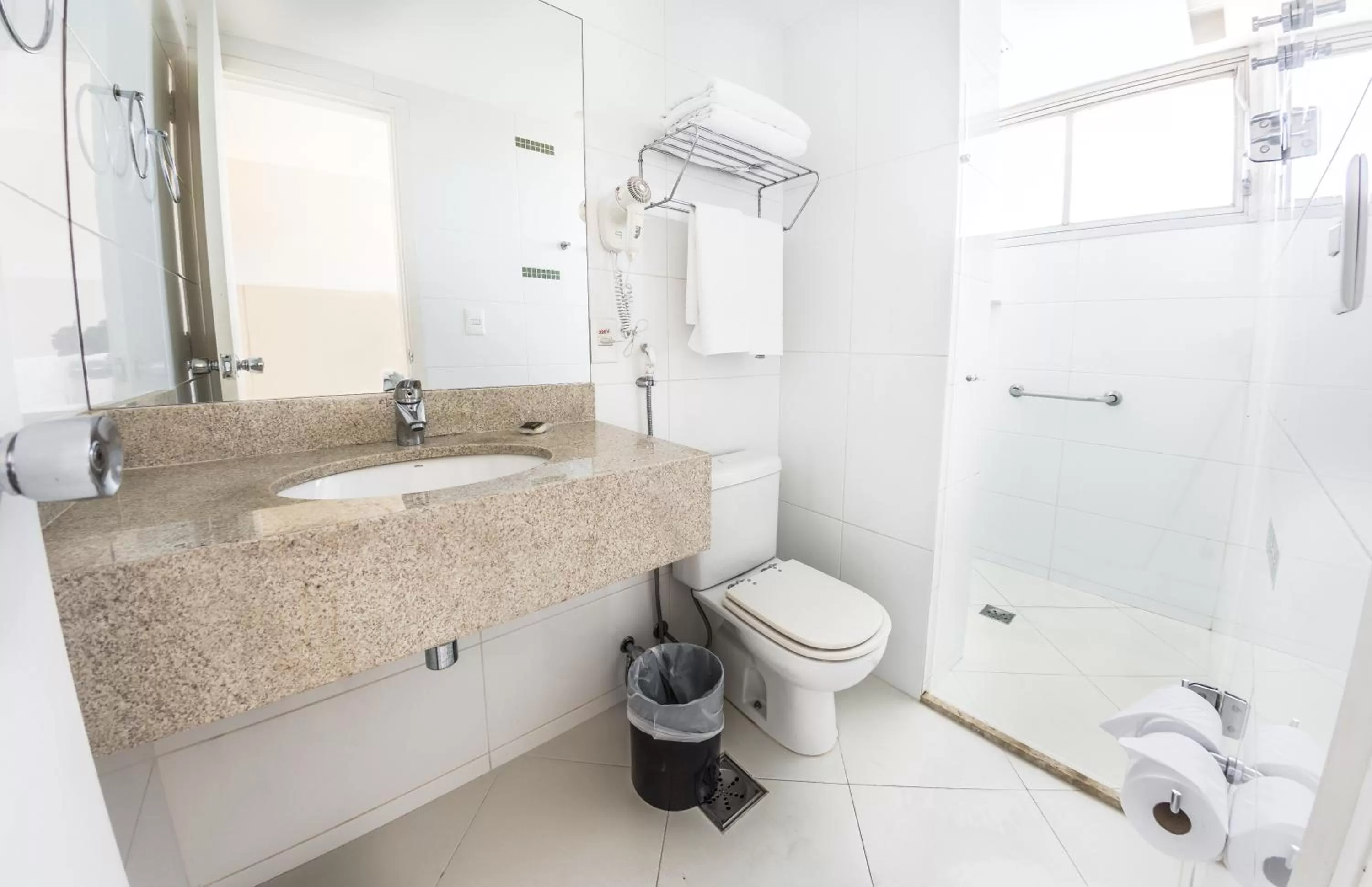 Shower in América Bittar Hotel