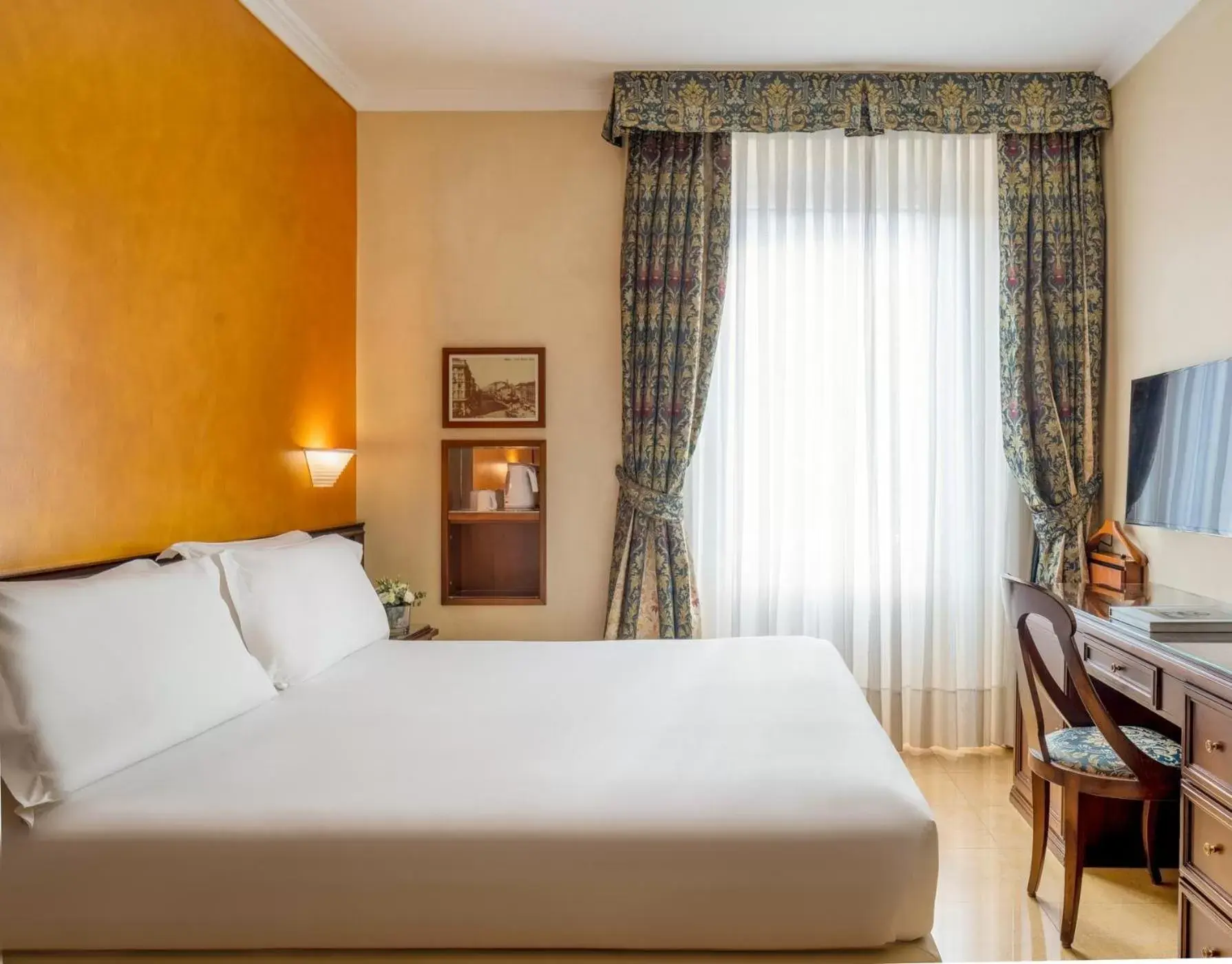Bed in UNAHOTELS Galles Milano