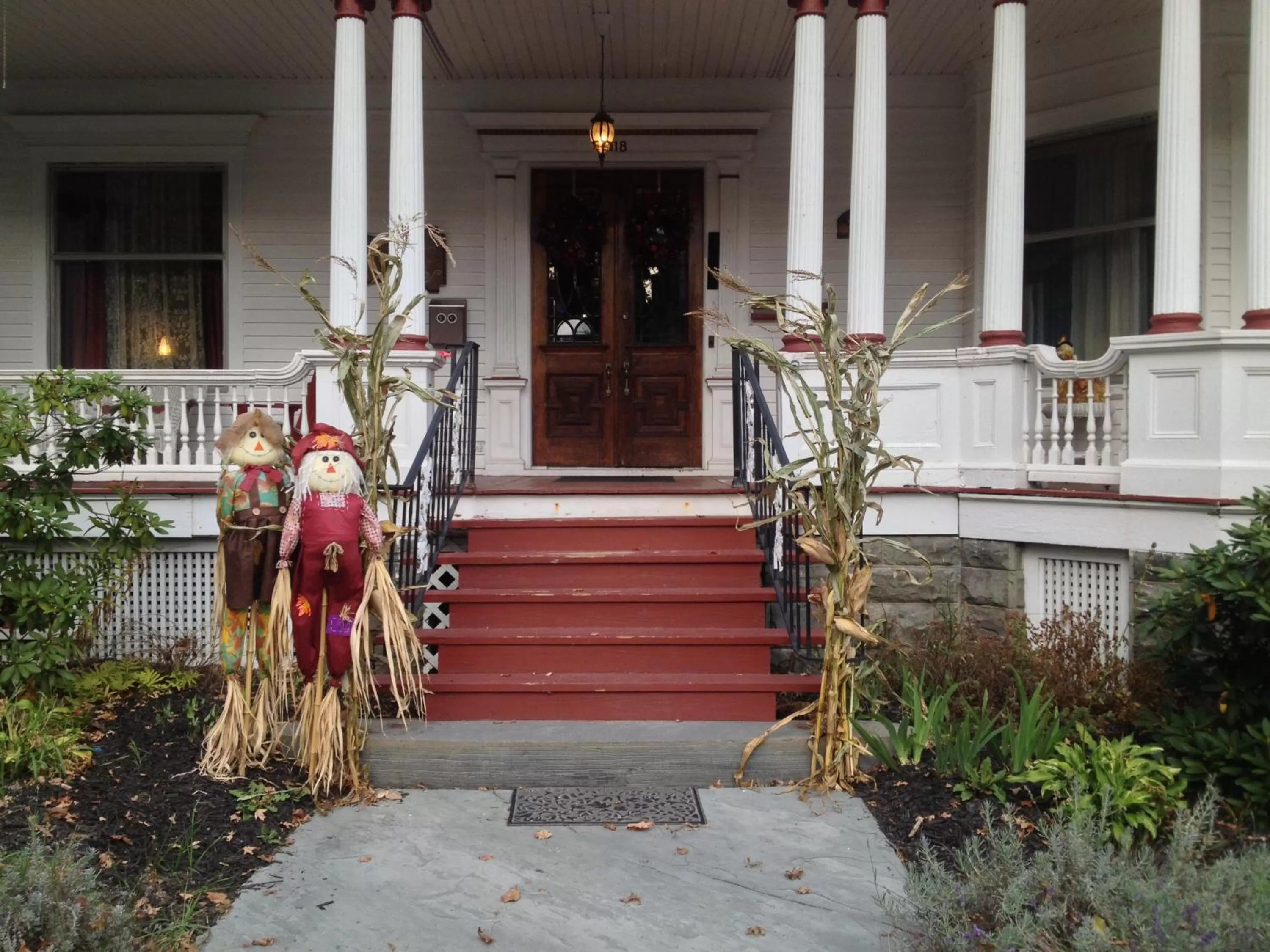 Facade/entrance in Victorian Charm Inn