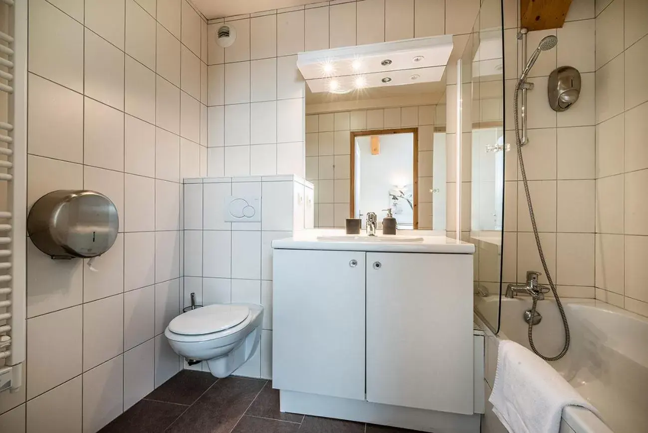 Bathroom in Eden Hotel, Apartments and Chalet Chamonix Les Praz