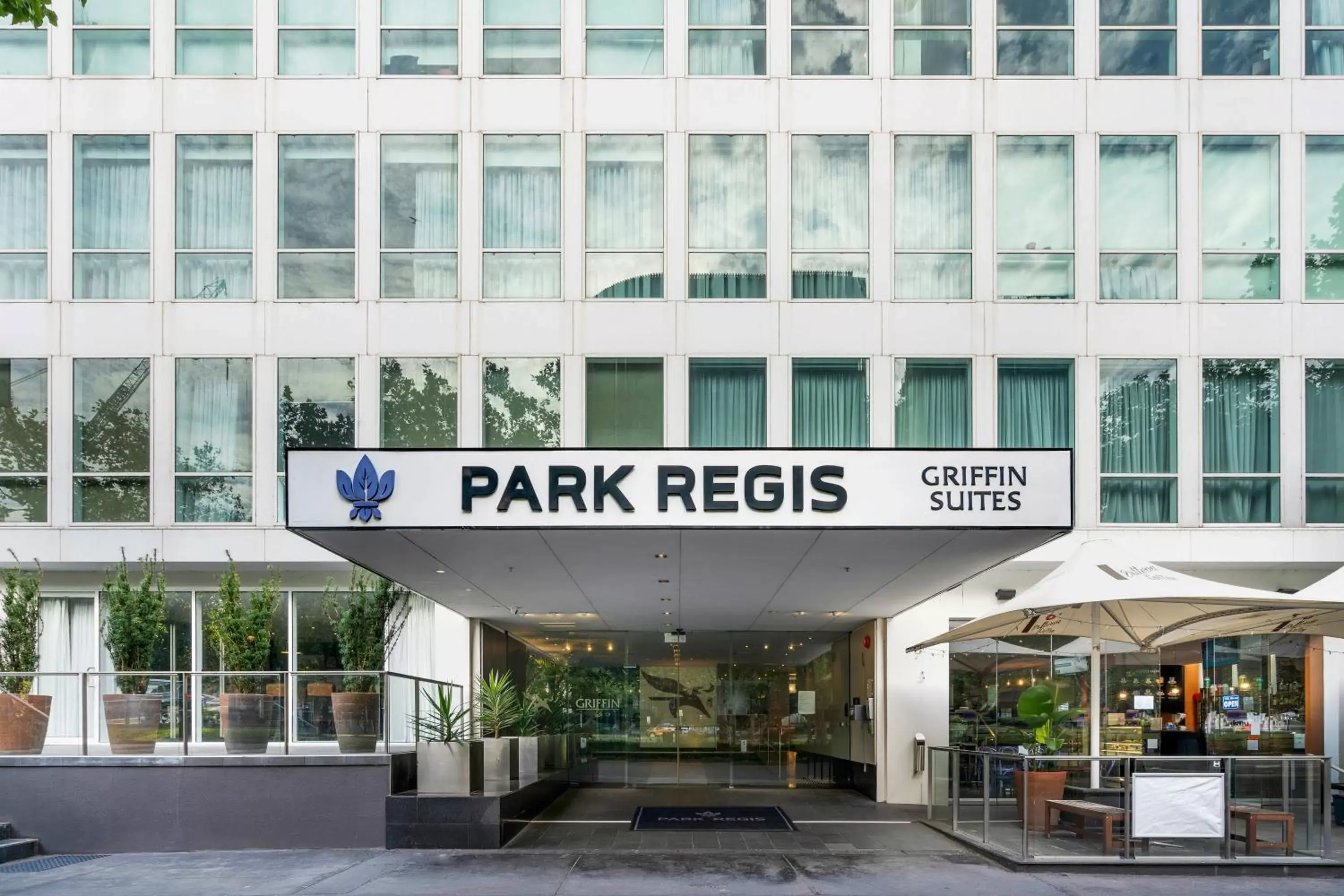 Facade/entrance, Property Building in Park Regis Griffin Suites