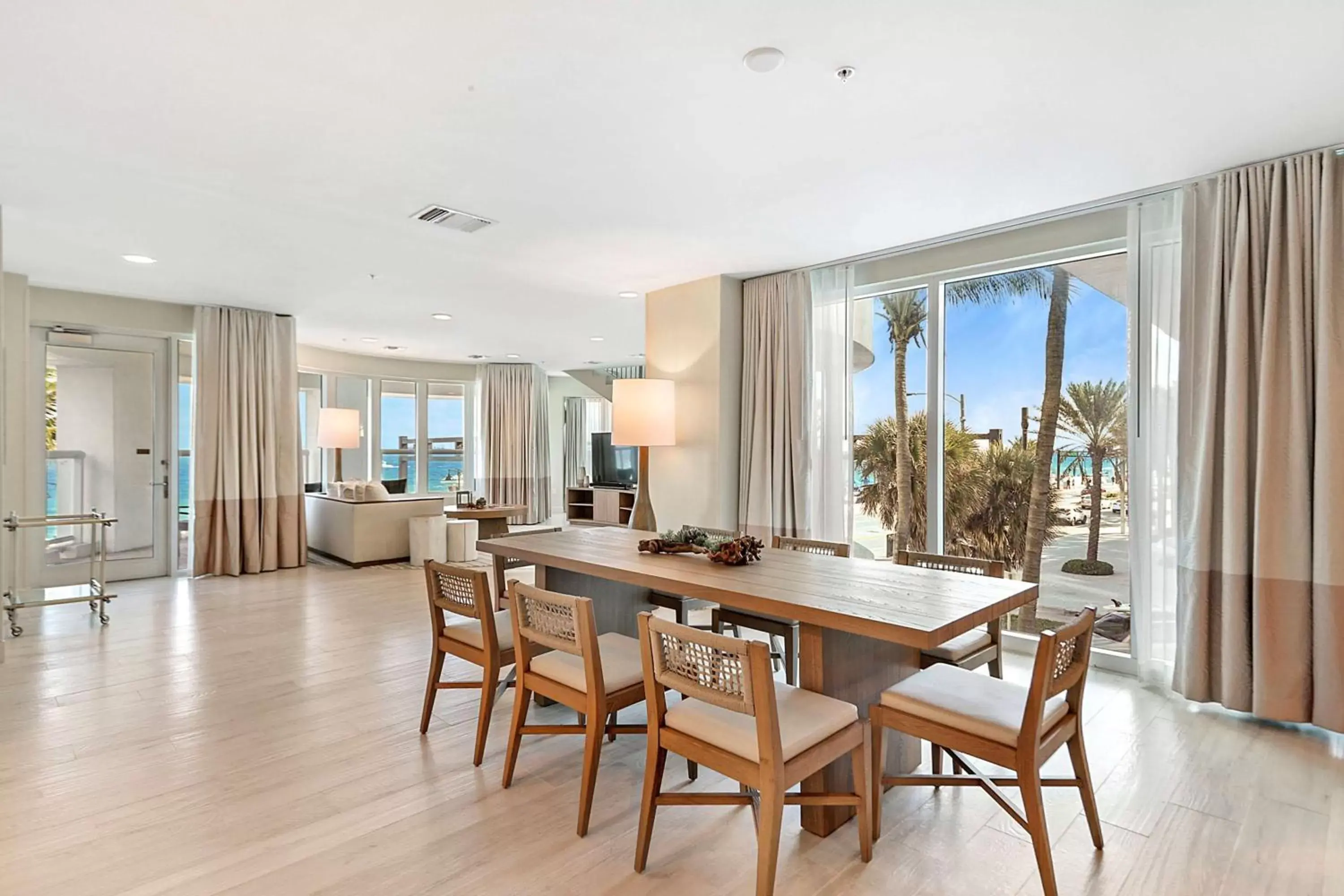 Living room, Dining Area in Hilton Fort Lauderdale Beach Resort