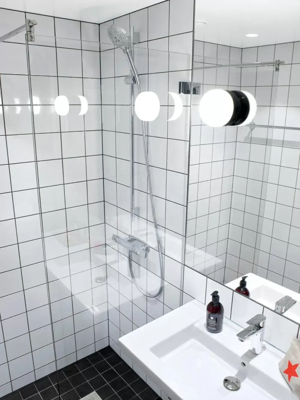 Standard King Room in Ten Hotel BW Signature Collection Standard King Room in Ten Hotel BW Signature Collection