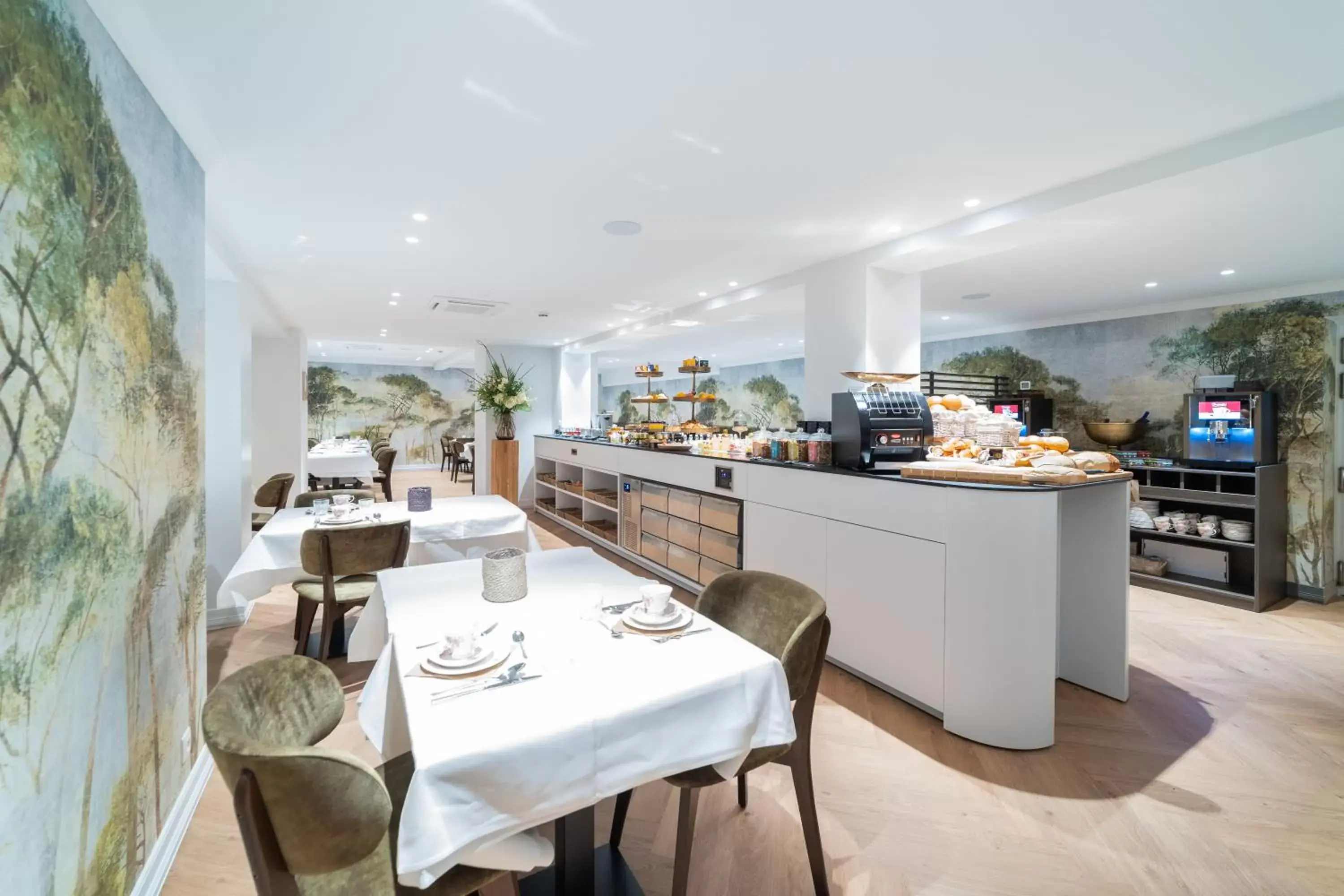 Restaurant/Places to Eat in Grand Hotel Normandy by CW Hotel Collection