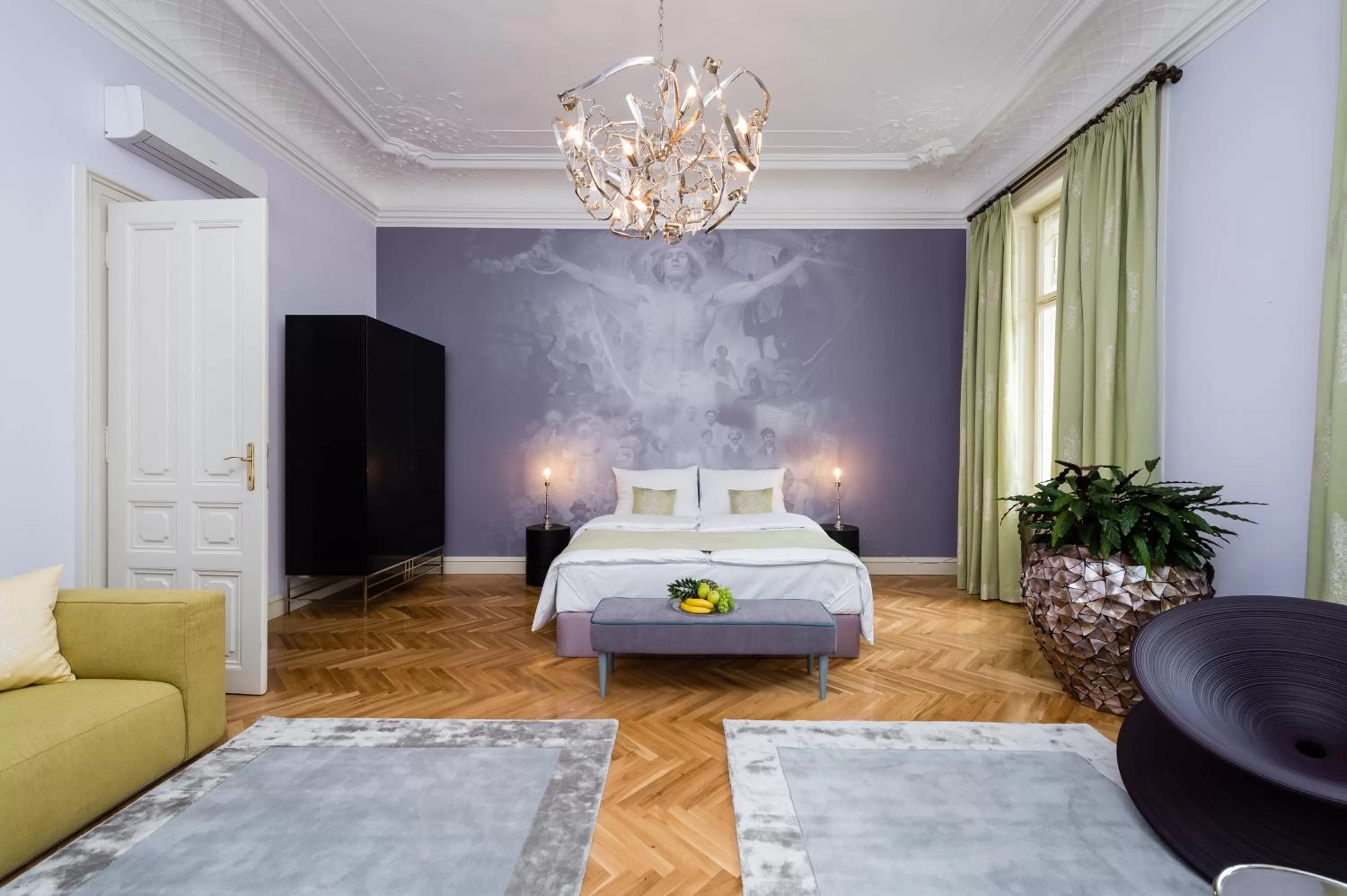 Photo of the whole room in Grand Central Residence by TKC