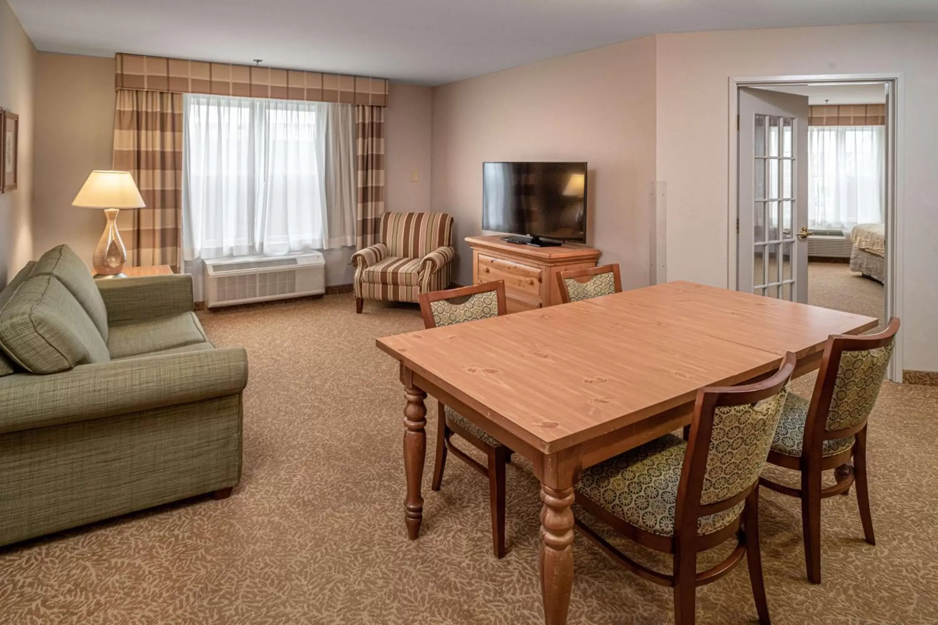 Photo of the whole room, Seating Area in Country Inn & Suites by Radisson, Beckley, WV