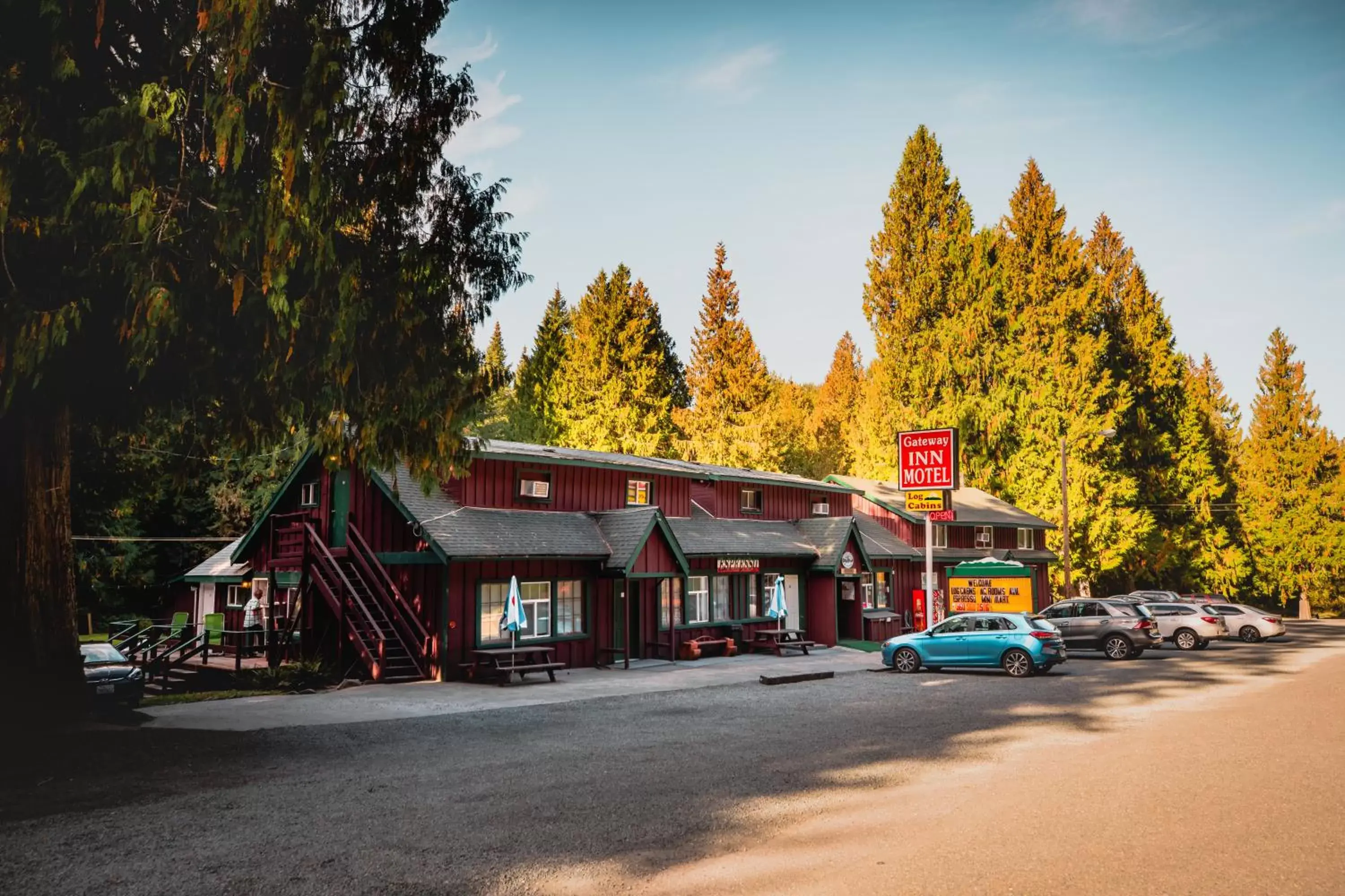 Property Building in Gateway Inn & Cabins