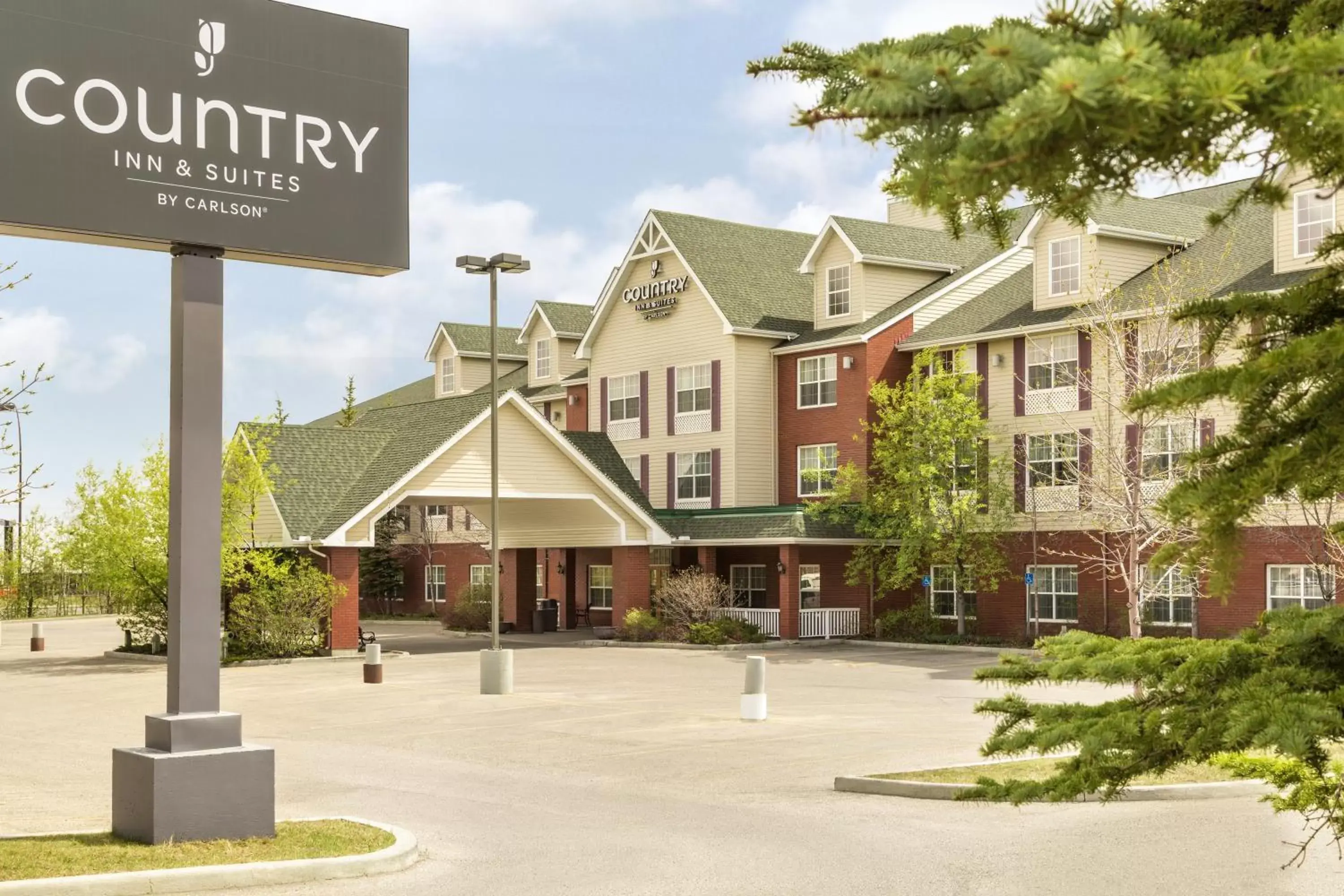 Facade/entrance, Property Building in Country Inn & Suites by Radisson, Calgary-Northeast