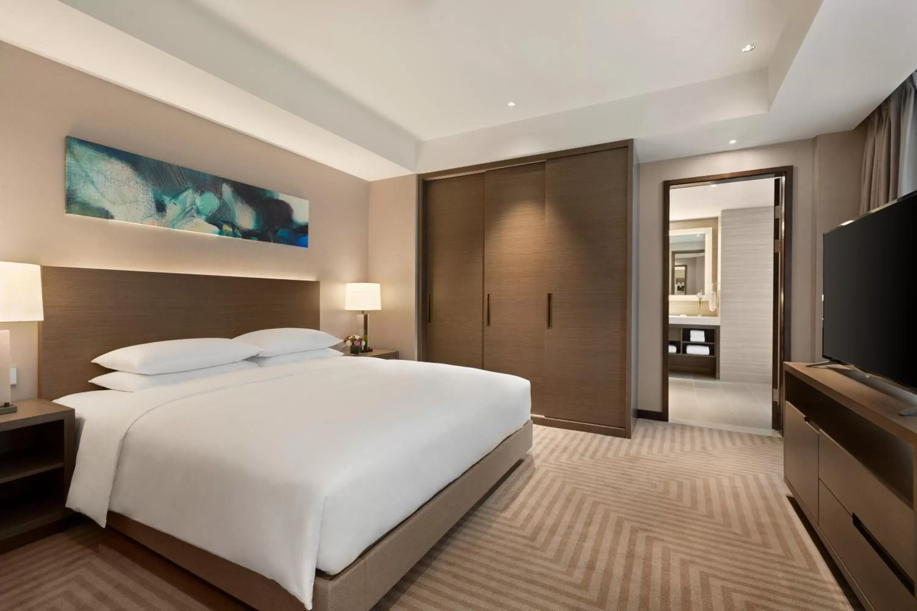 Photo of the whole room, Bed in Hyatt House Chengdu Pebble Walk