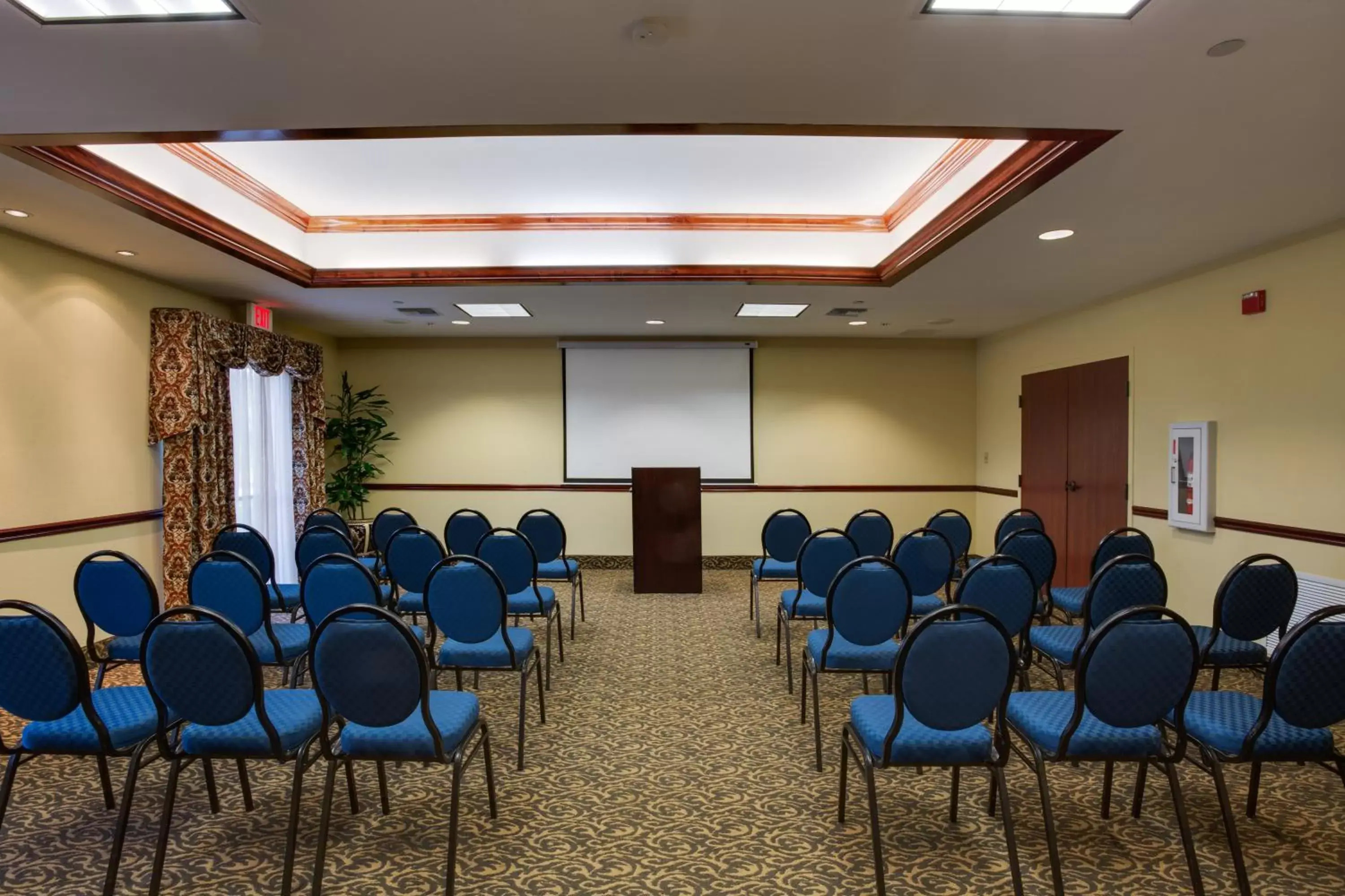 Meeting/conference room in Holiday Inn Express & Suites Sebring, an IHG Hotel