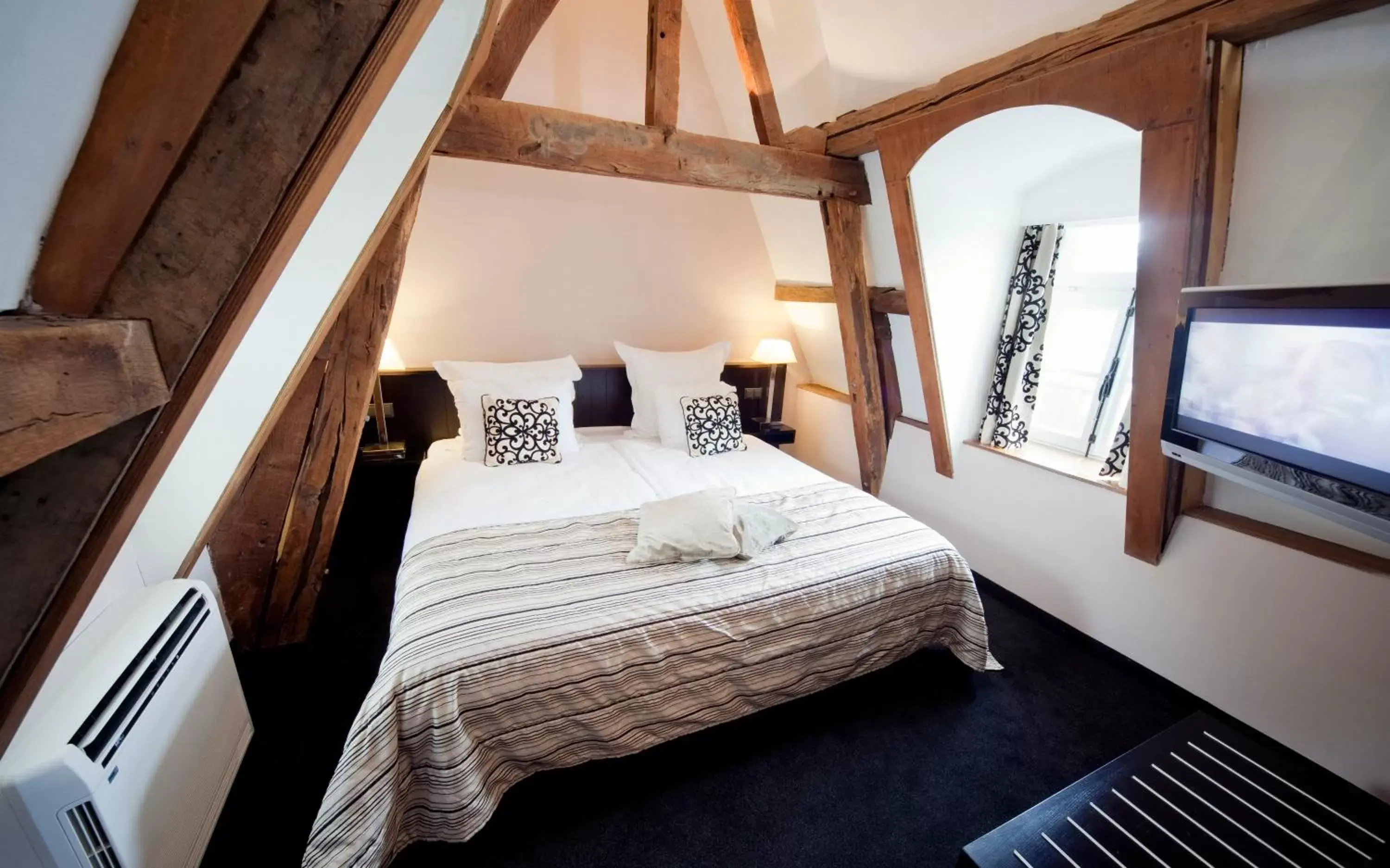 Bedroom, Bed in Bilderberg Château Holtmühle