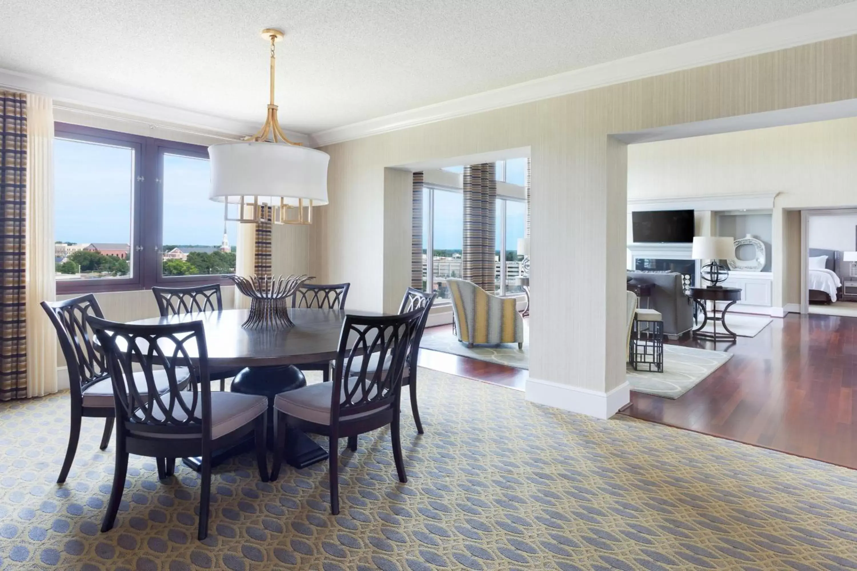 Photo of the whole room, Dining Area in Spartanburg Marriott