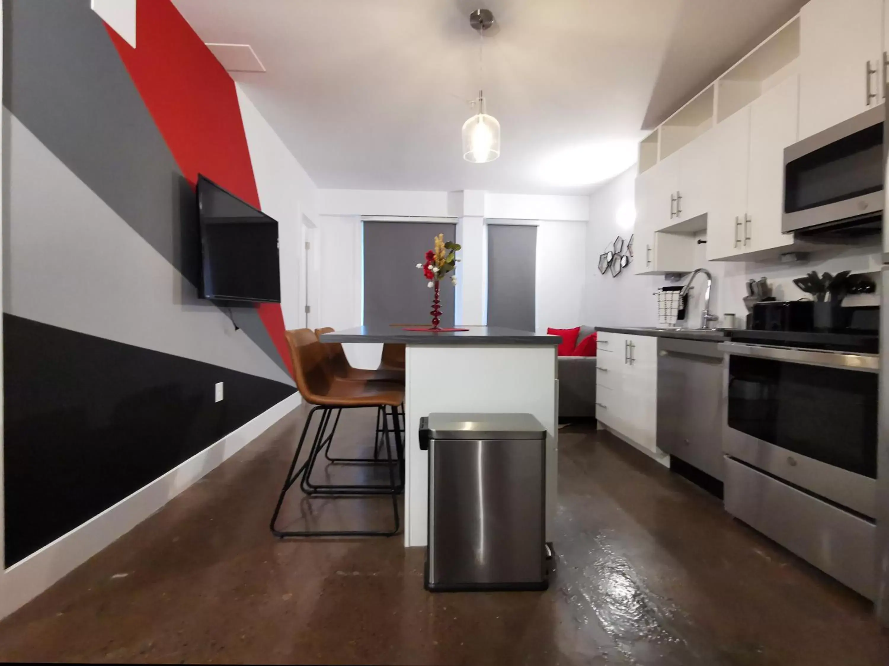 Kitchen/Kitchenette in Cameo Hotel and Suites