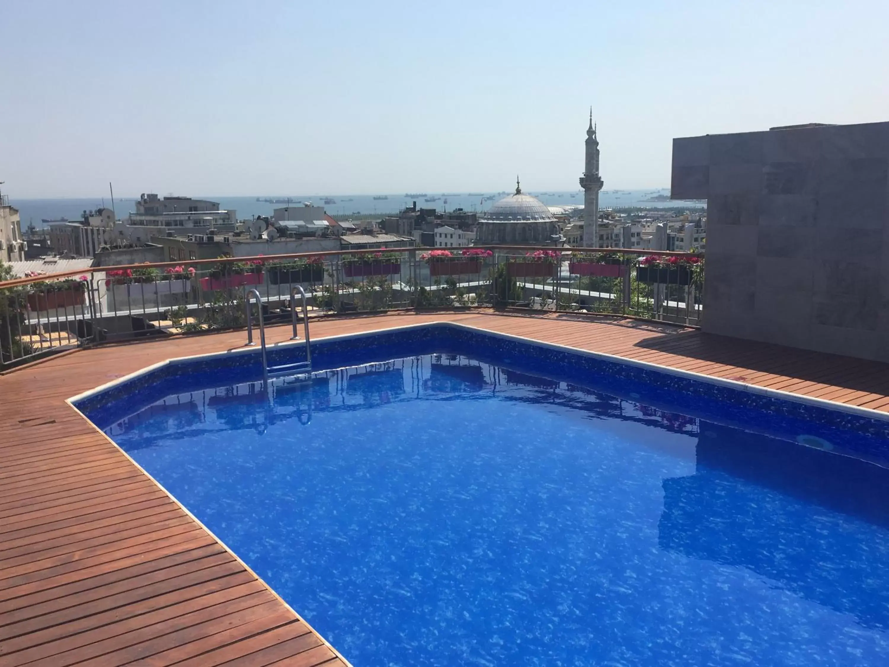 Day, Swimming Pool in Laleli Gonen Hotel