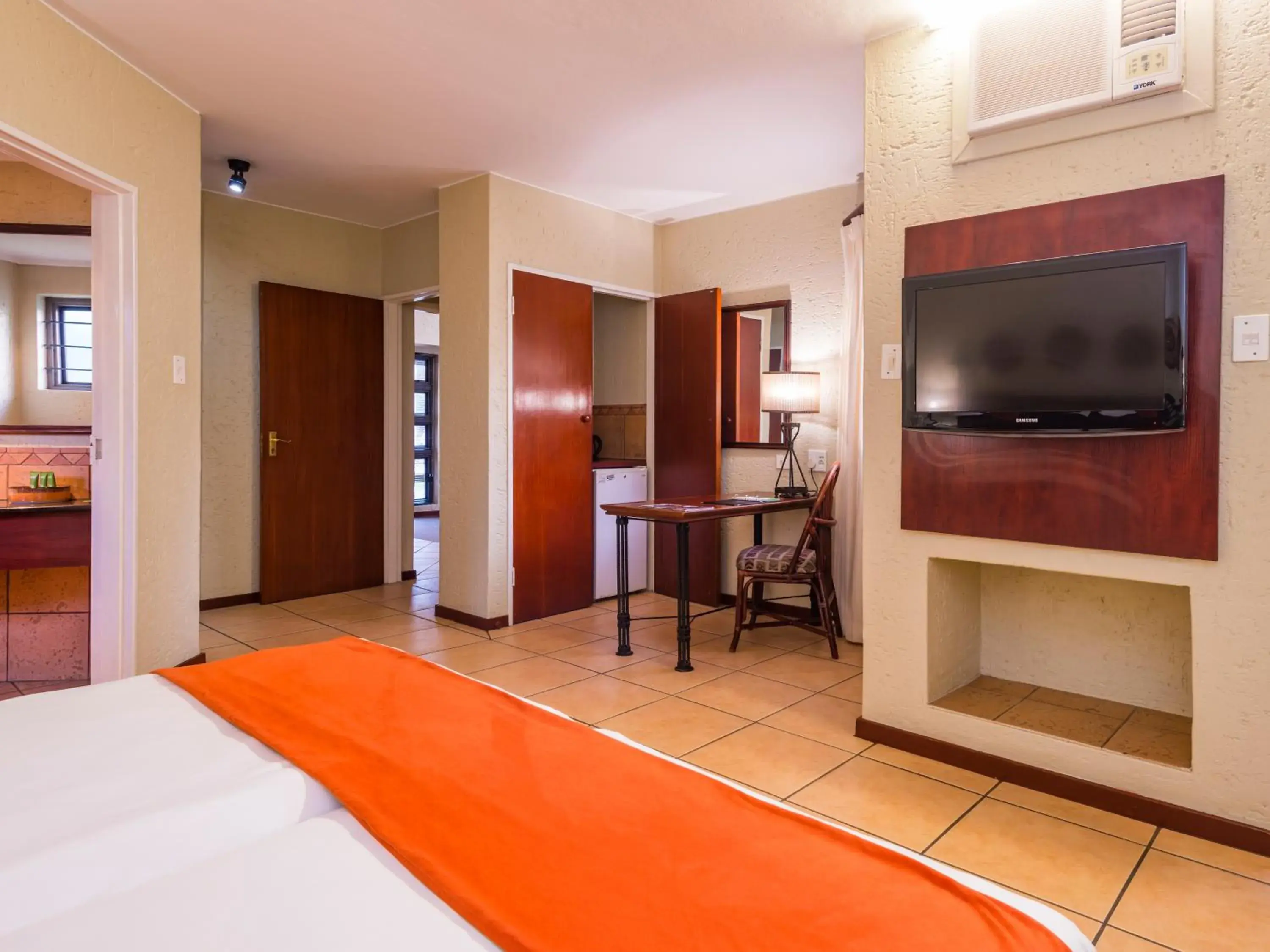 Bathroom, TV/Entertainment Center in aha Kopanong Hotel & Conference Centre