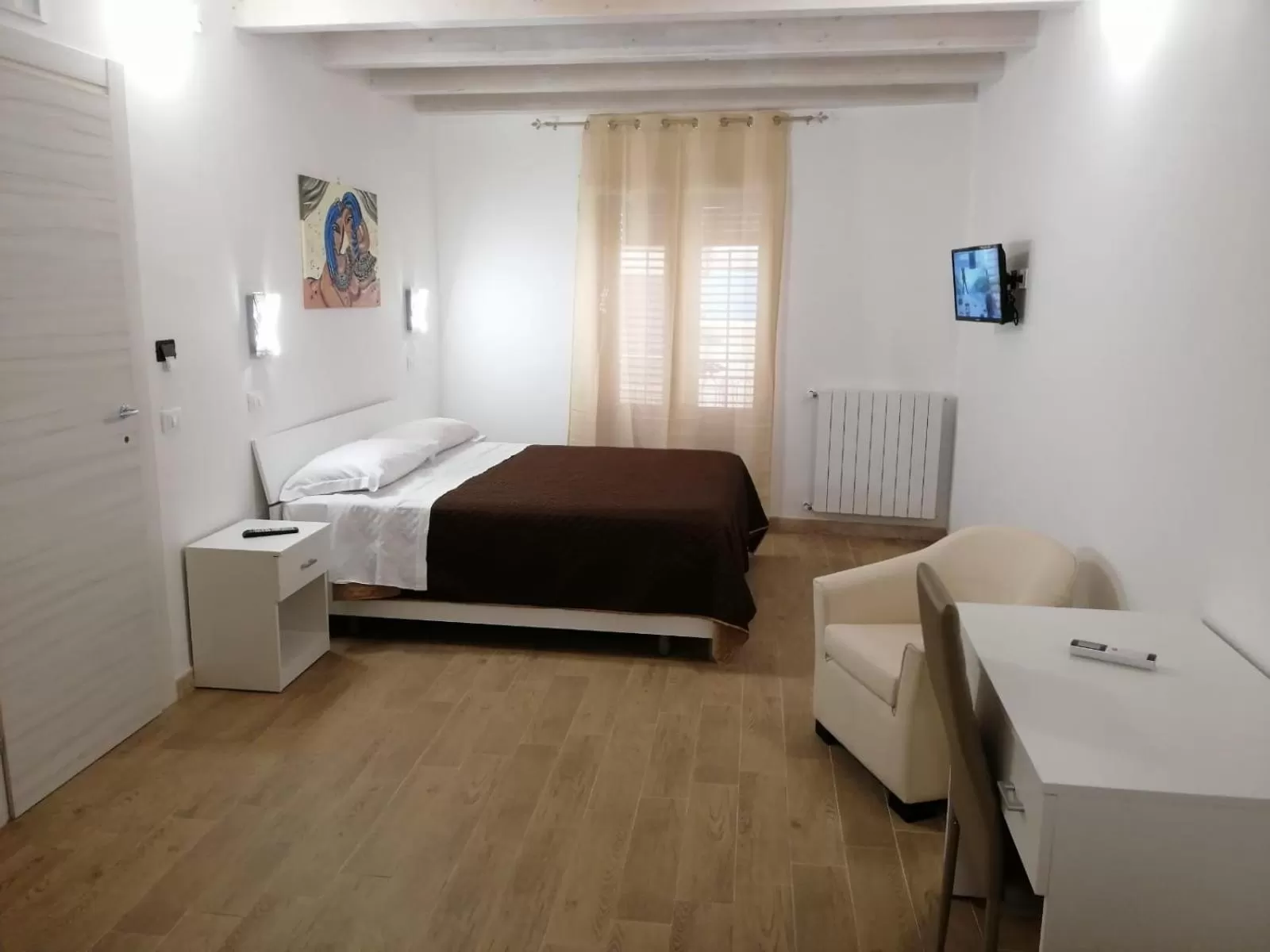 Bedroom, Bed in Opera Boutique Rooms