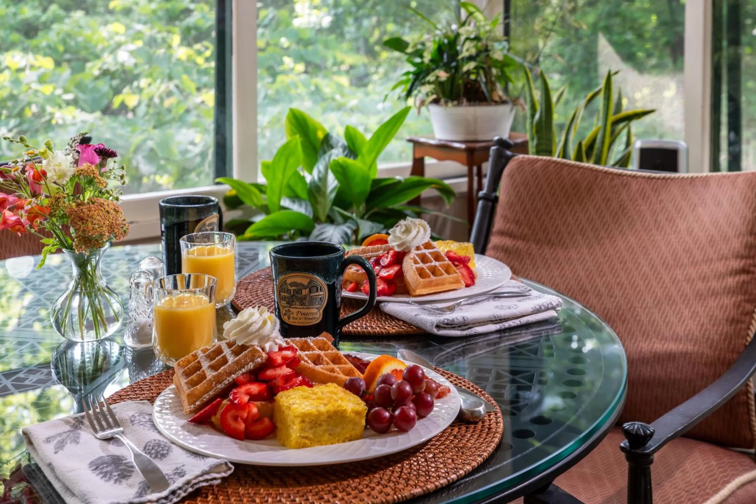Breakfast in Pinecrest Bed & Breakfast
