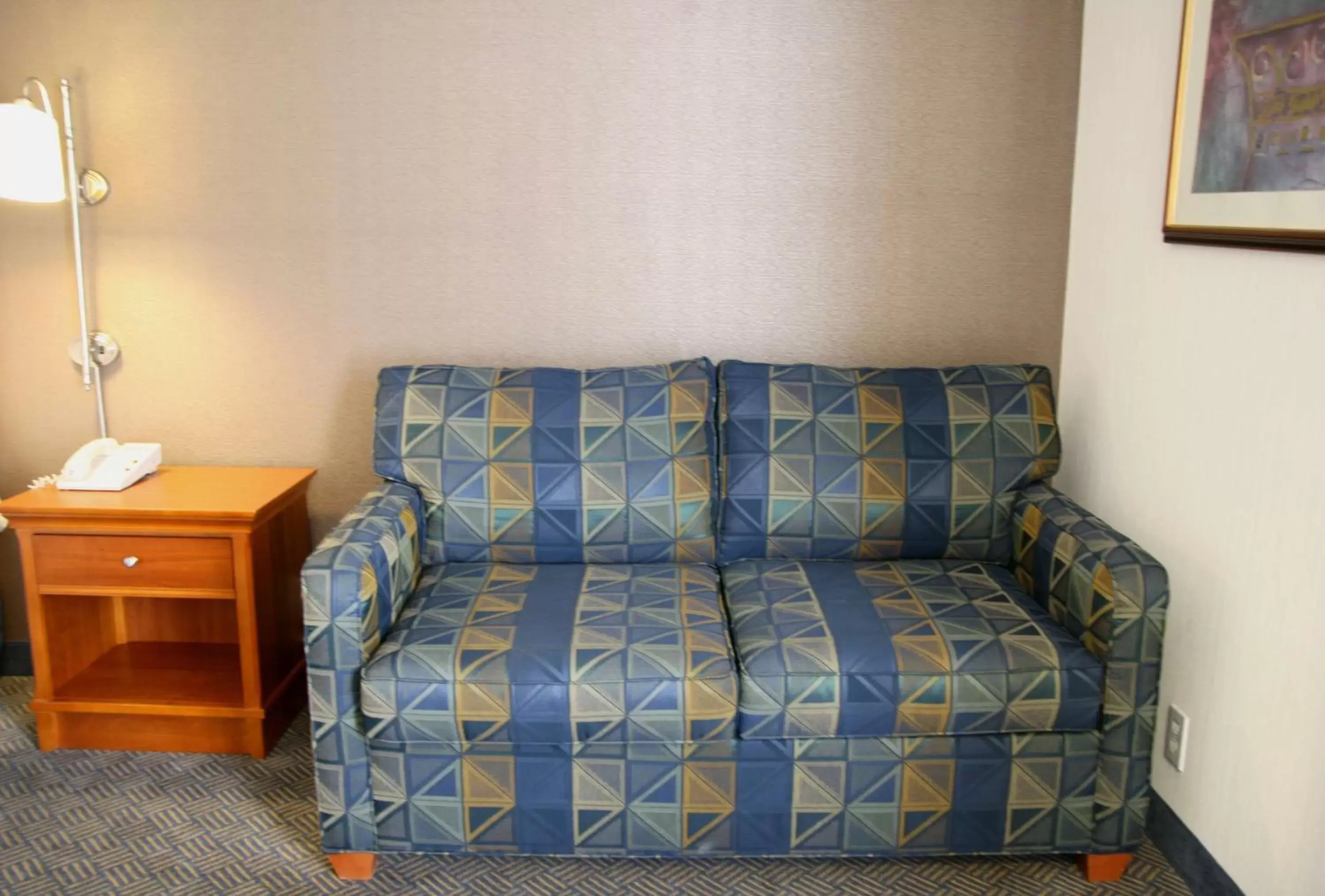 Bed, Seating Area in Hampton Inn San Marcos