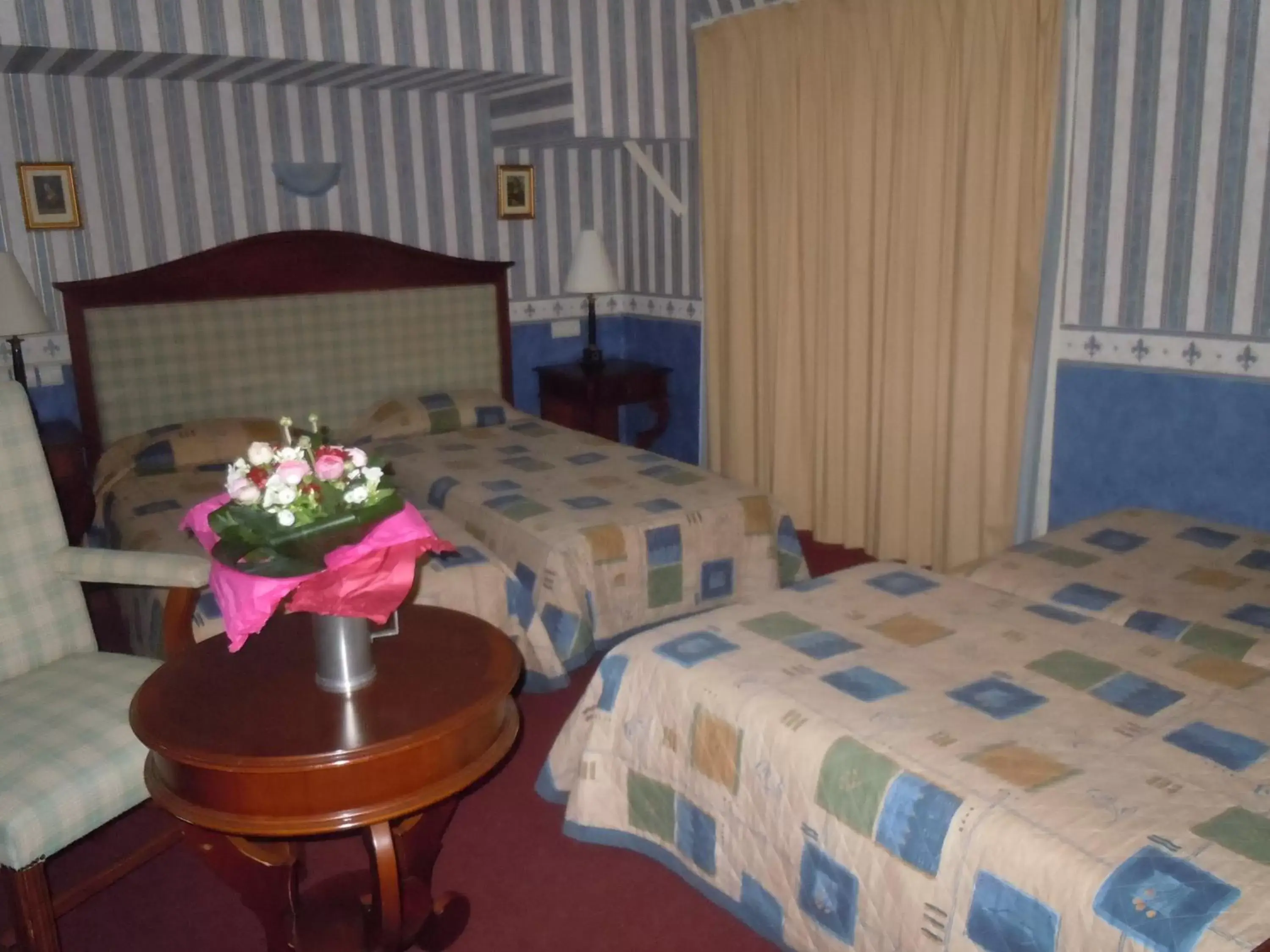 Photo of the whole room, Bed in La Croix Blanche