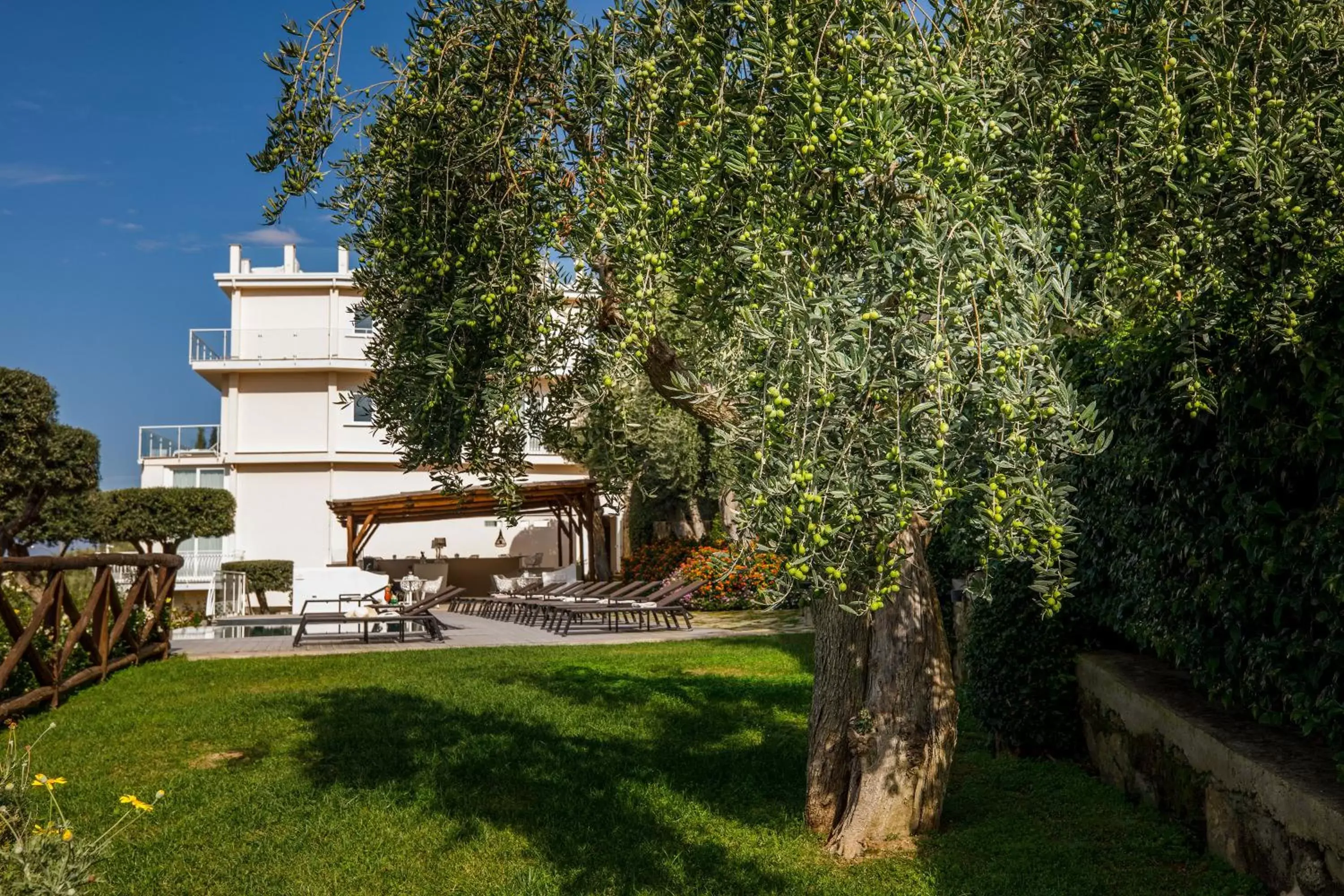 Garden, Property Building in Villa Fiorella Art Hotel