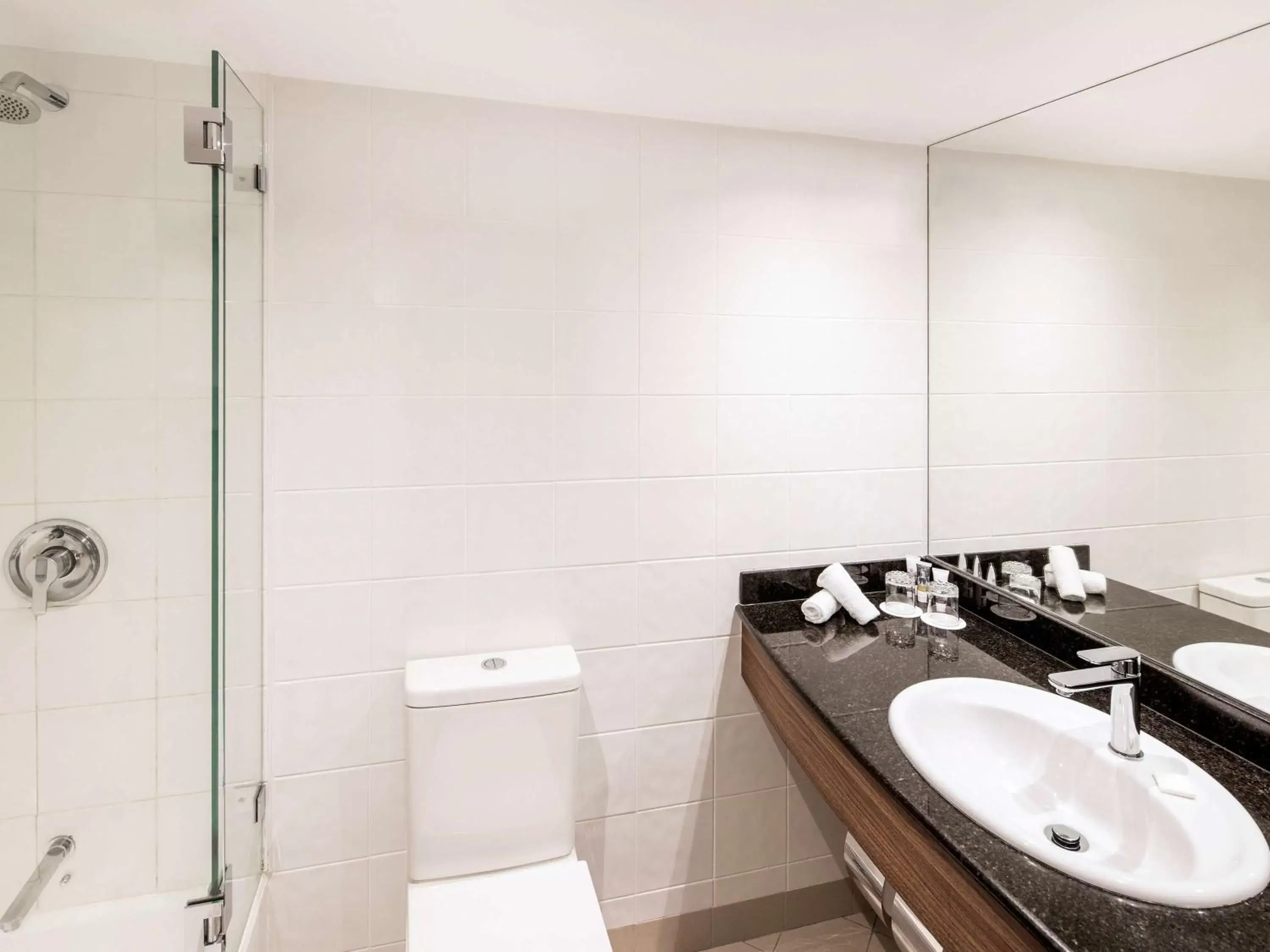 Photo of the whole room, Bathroom in Novotel Sydney International Airport