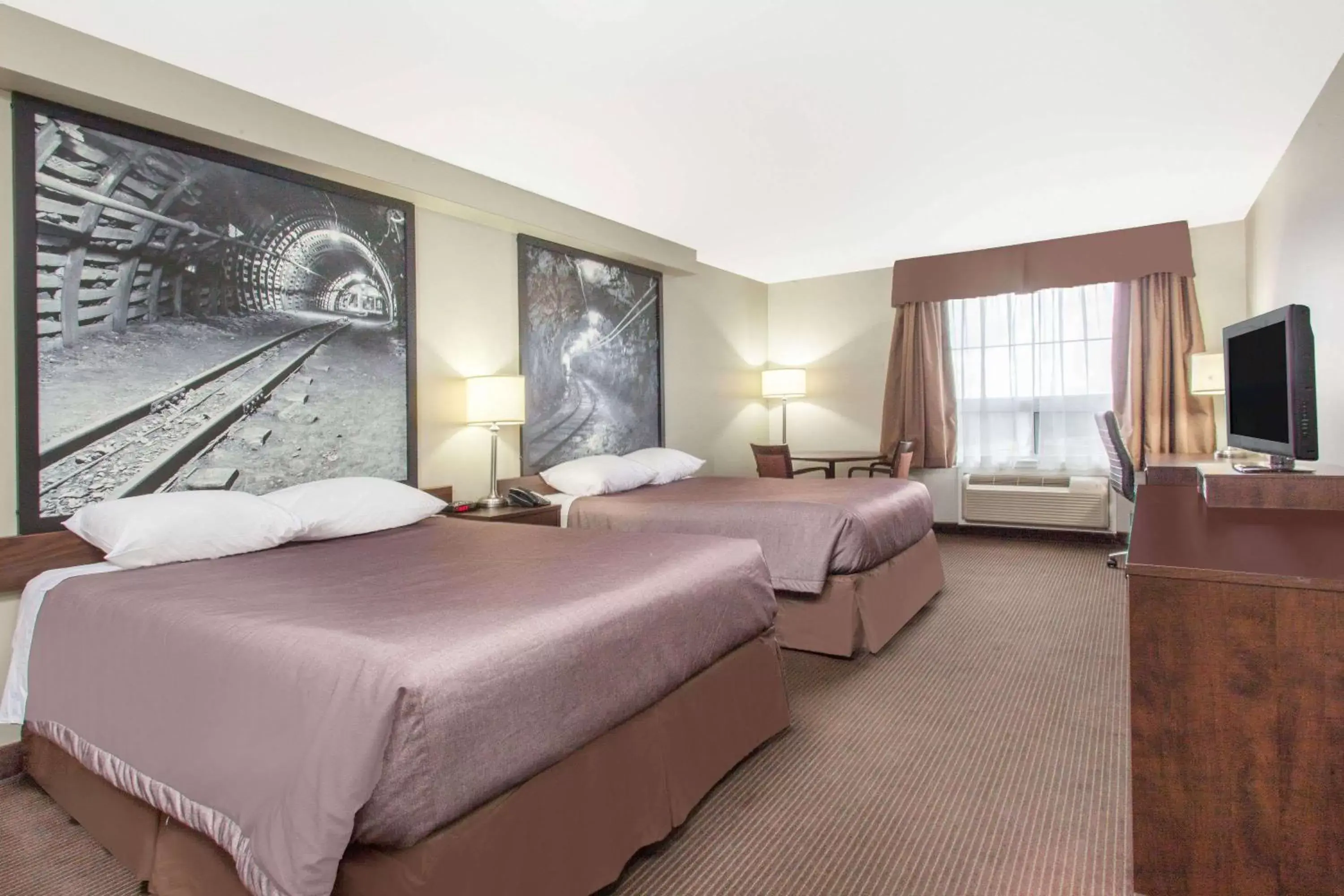 Photo of the whole room, Bed in Super 8 by Wyndham Red Lake ON Photo of the whole room, Bed in Super 8 by Wyndham Red Lake ON