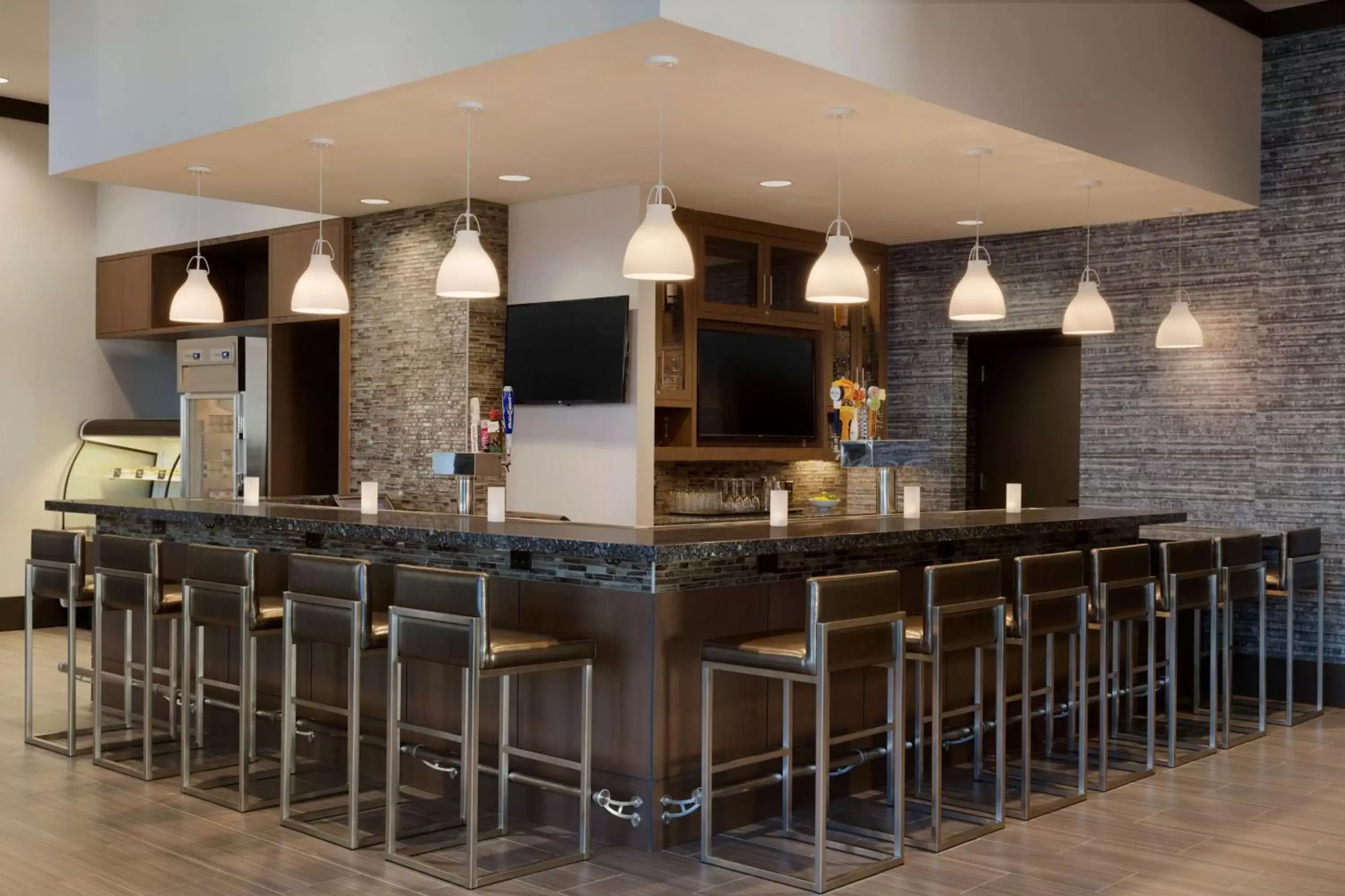 Lounge or bar, Lounge/Bar in Embassy Suites by Hilton The Woodlands