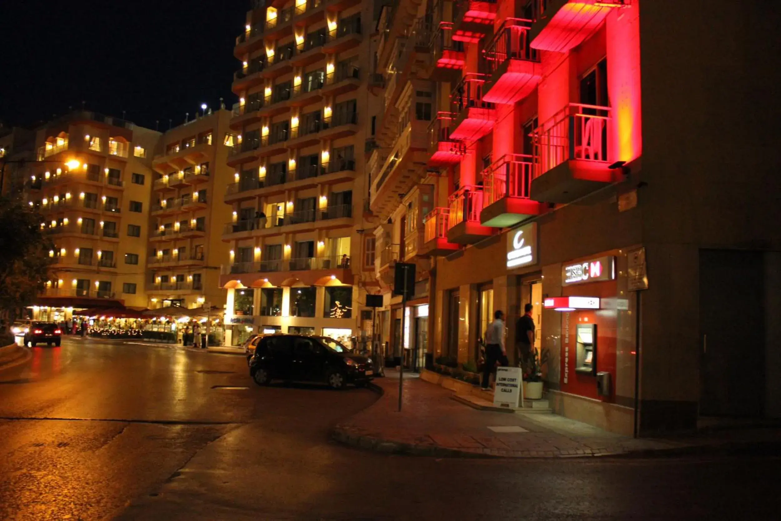 Facade/entrance in Carlton Hotel