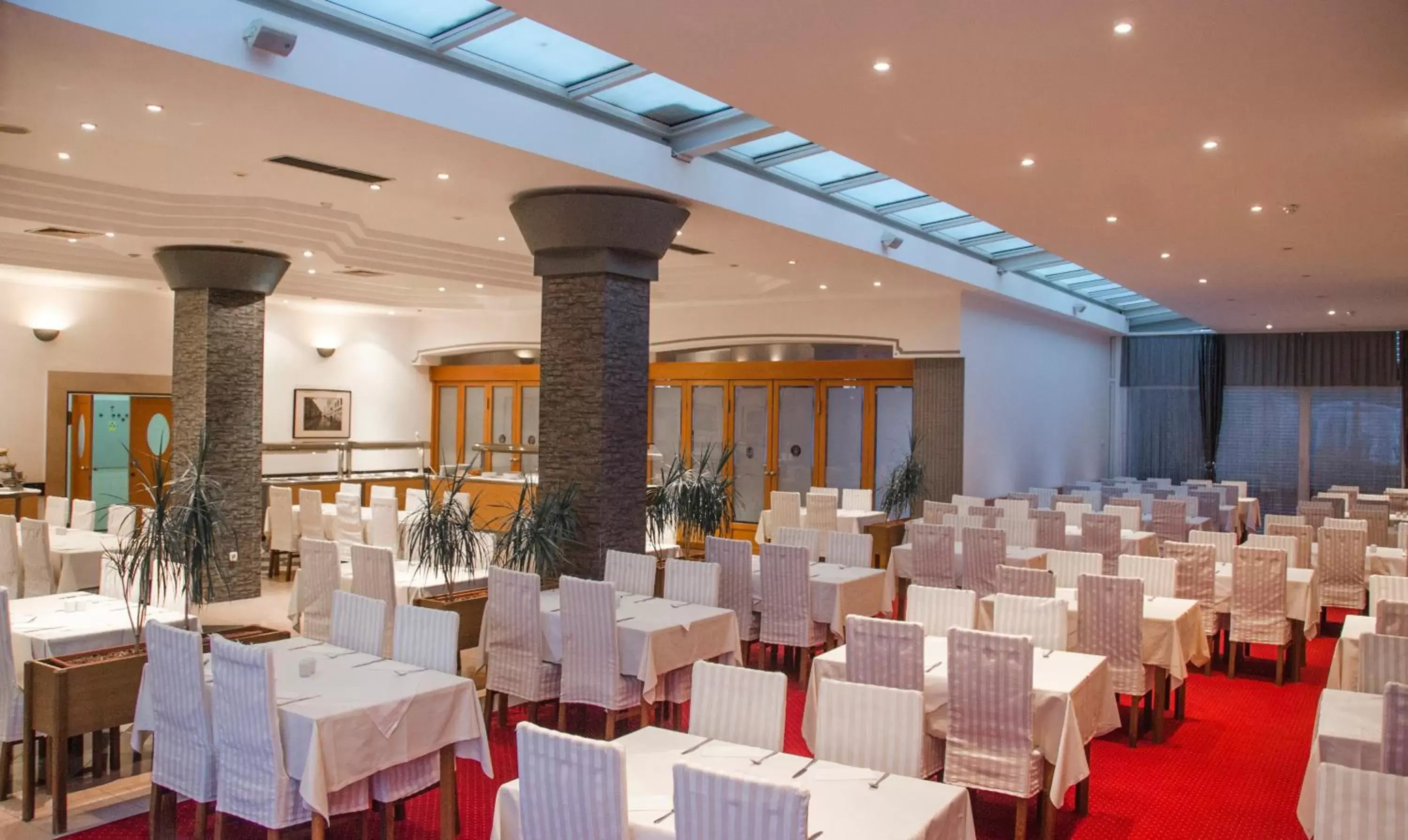 Restaurant/places to eat, Banquet Facilities in Hotel Petka