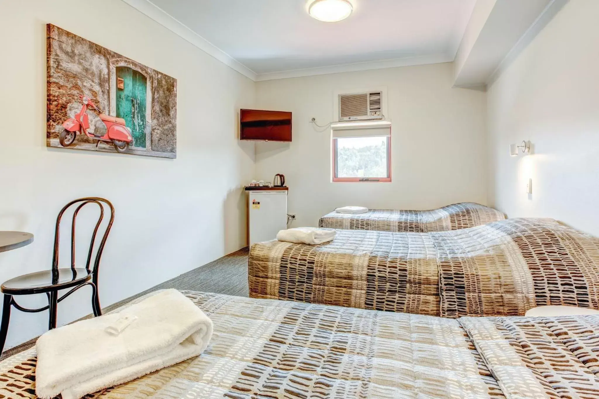 Photo of the whole room, Bed in Arena Hotel (formerly Sleep Express Motel) Photo of the whole room, Bed in Arena Hotel (formerly Sleep Express Motel)