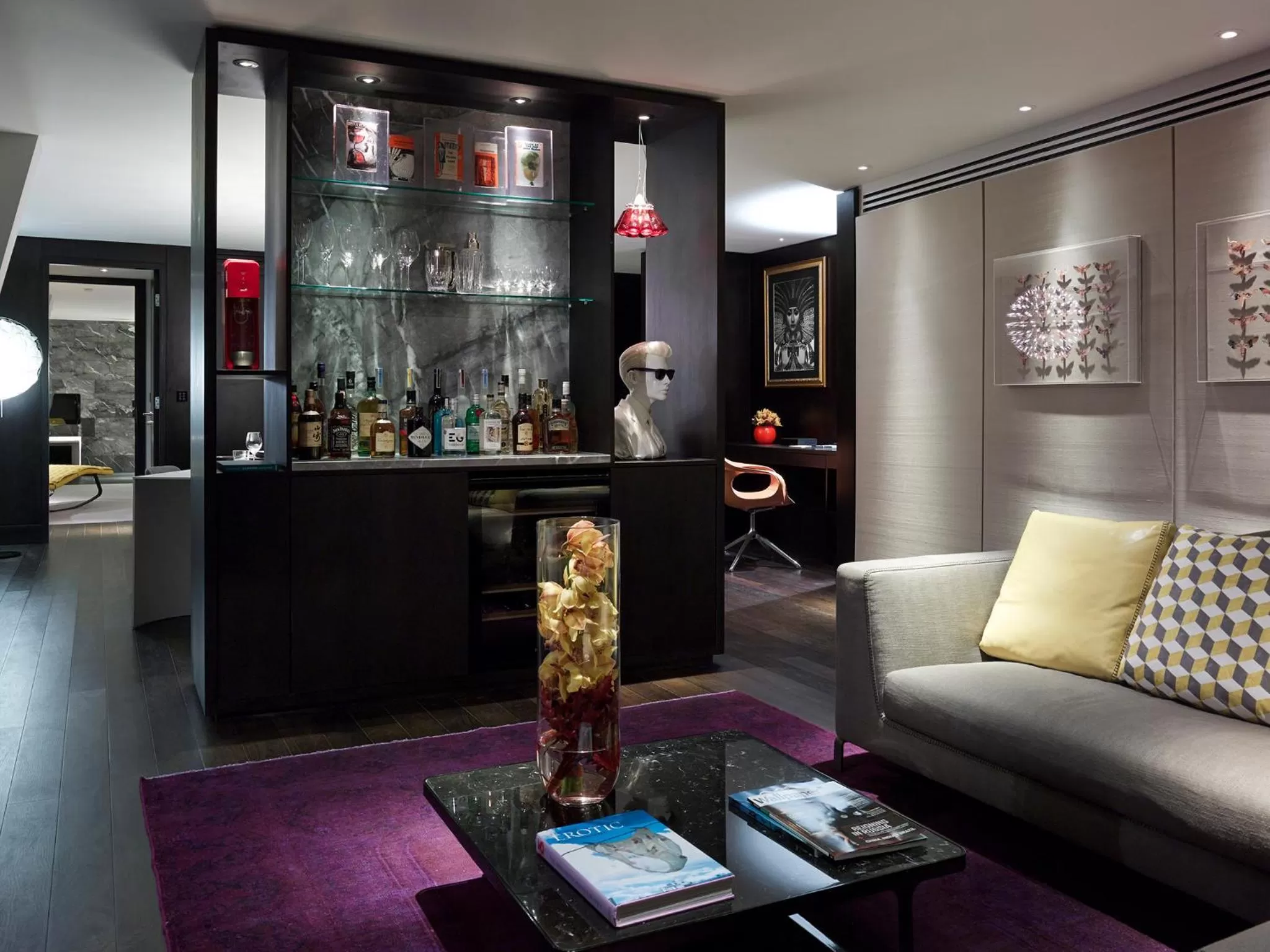 Lounge or bar in South Place Hotel