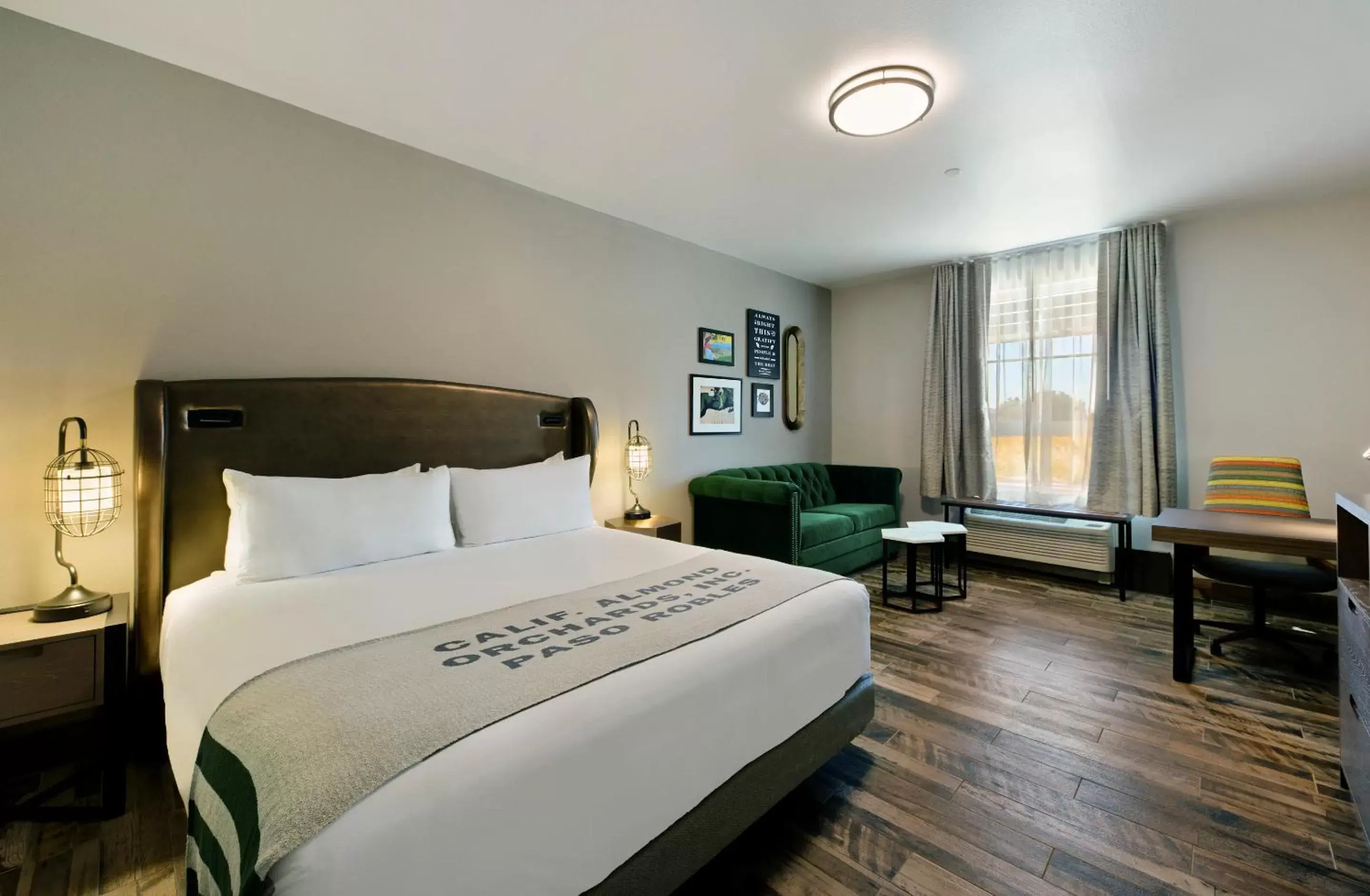 Seating area, Bed in Oxford Suites Paso Robles Seating area, Bed in Oxford Suites Paso Robles