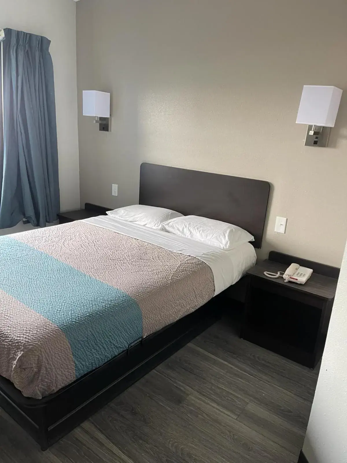 Bed in Motel 6-Caseyville, IL - Caseyville Il