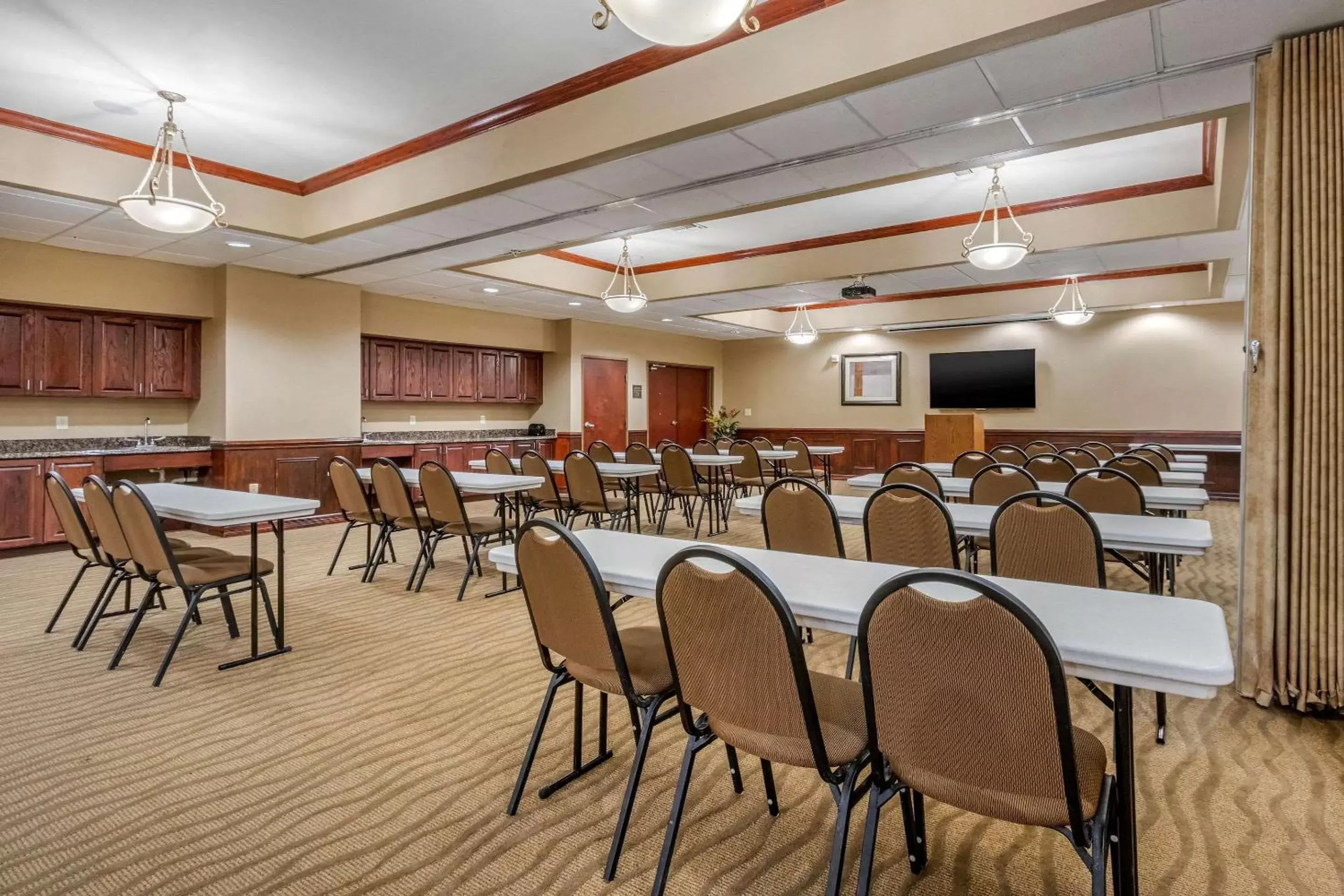 On site, Restaurant/Places to Eat in Comfort Suites Central