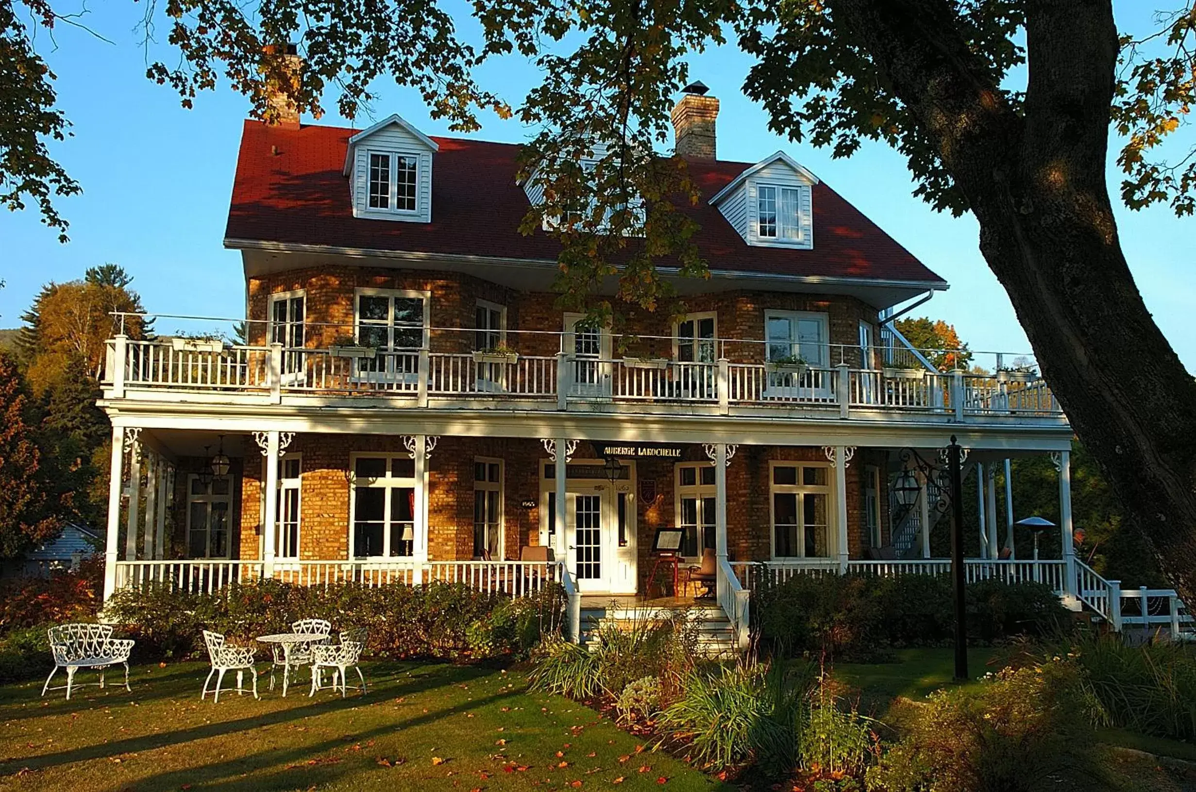 Facade/entrance, Property Building in Chez Truchon Bistro-Auberge