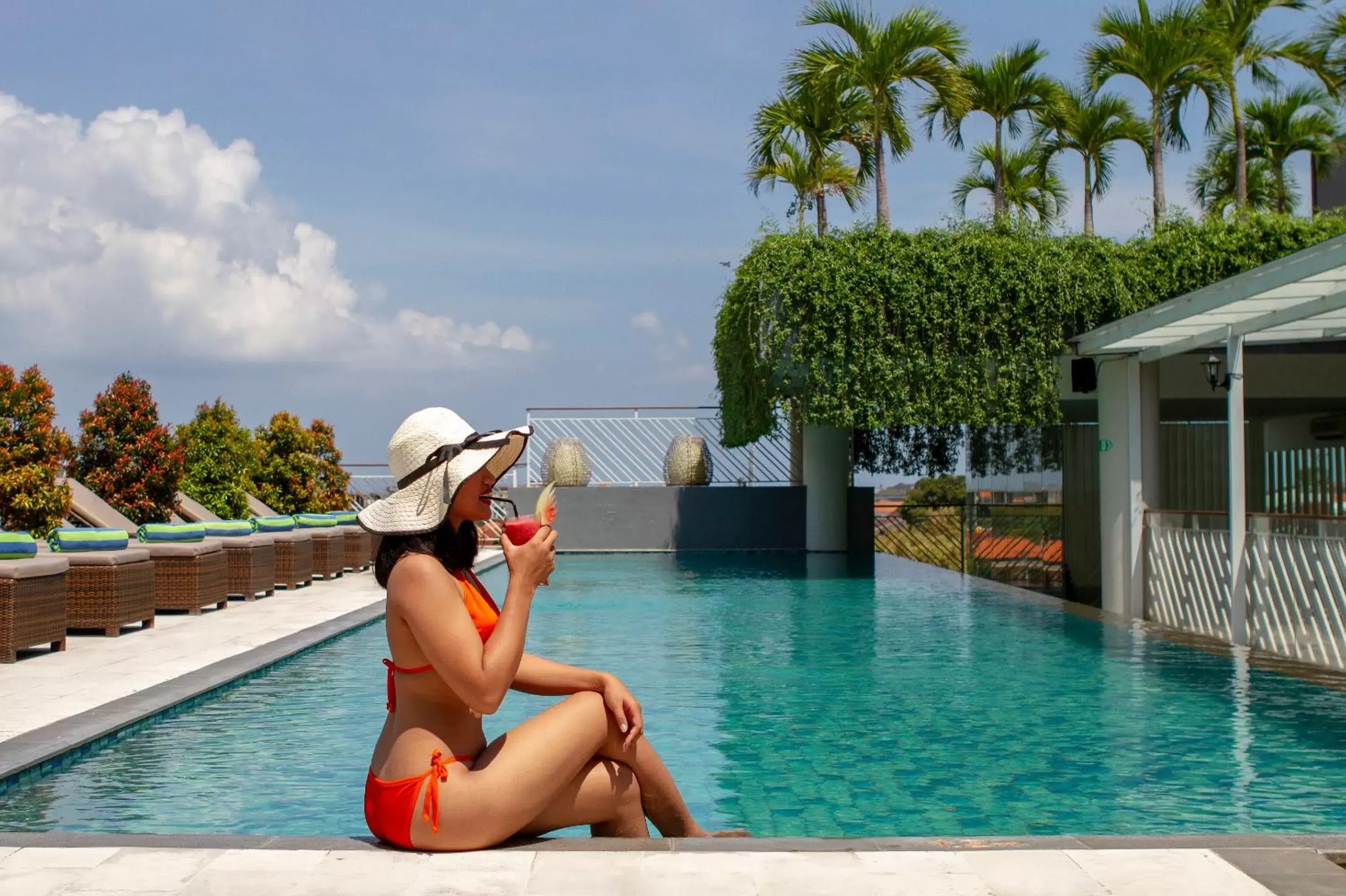 Swimming Pool in PrimeBiz Hotel Kuta