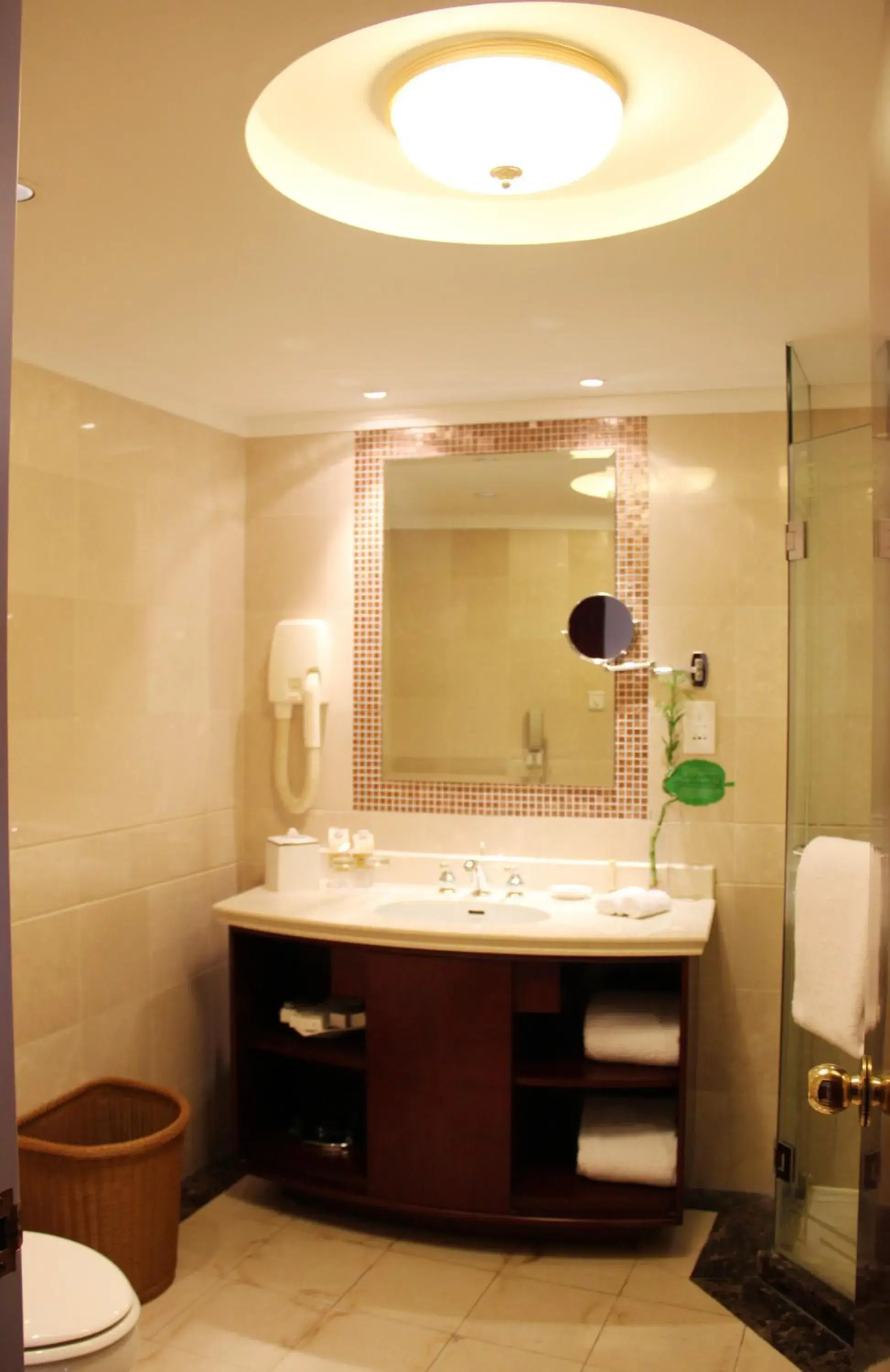 Bathroom in Oriental Riverside Bund View Hotel (Shanghai International Convention Center)
