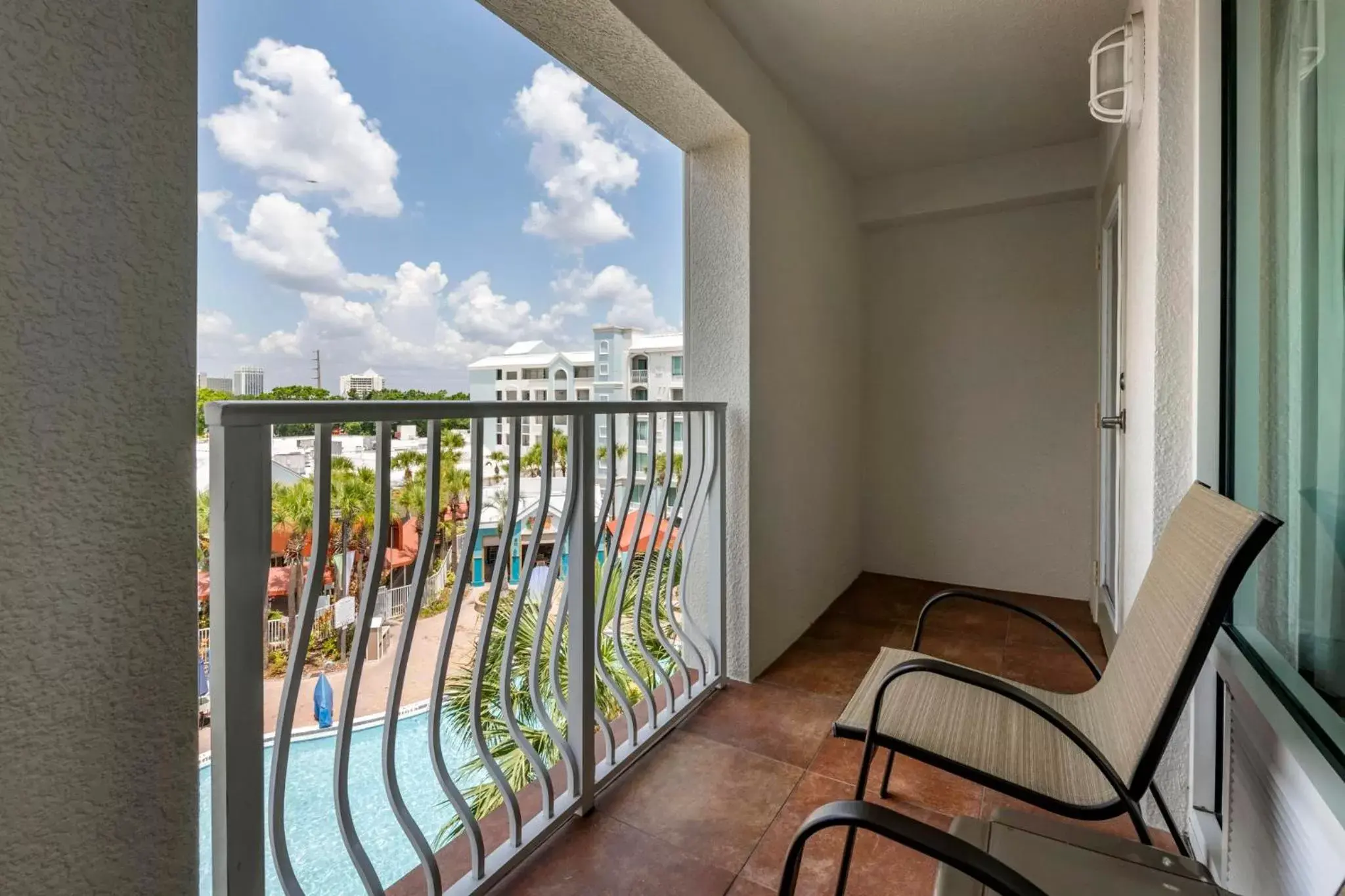 Photo of the whole room, Balcony/Terrace in Holiday Inn Resort Orlando - Lake Buena Vista, an IHG Hotel