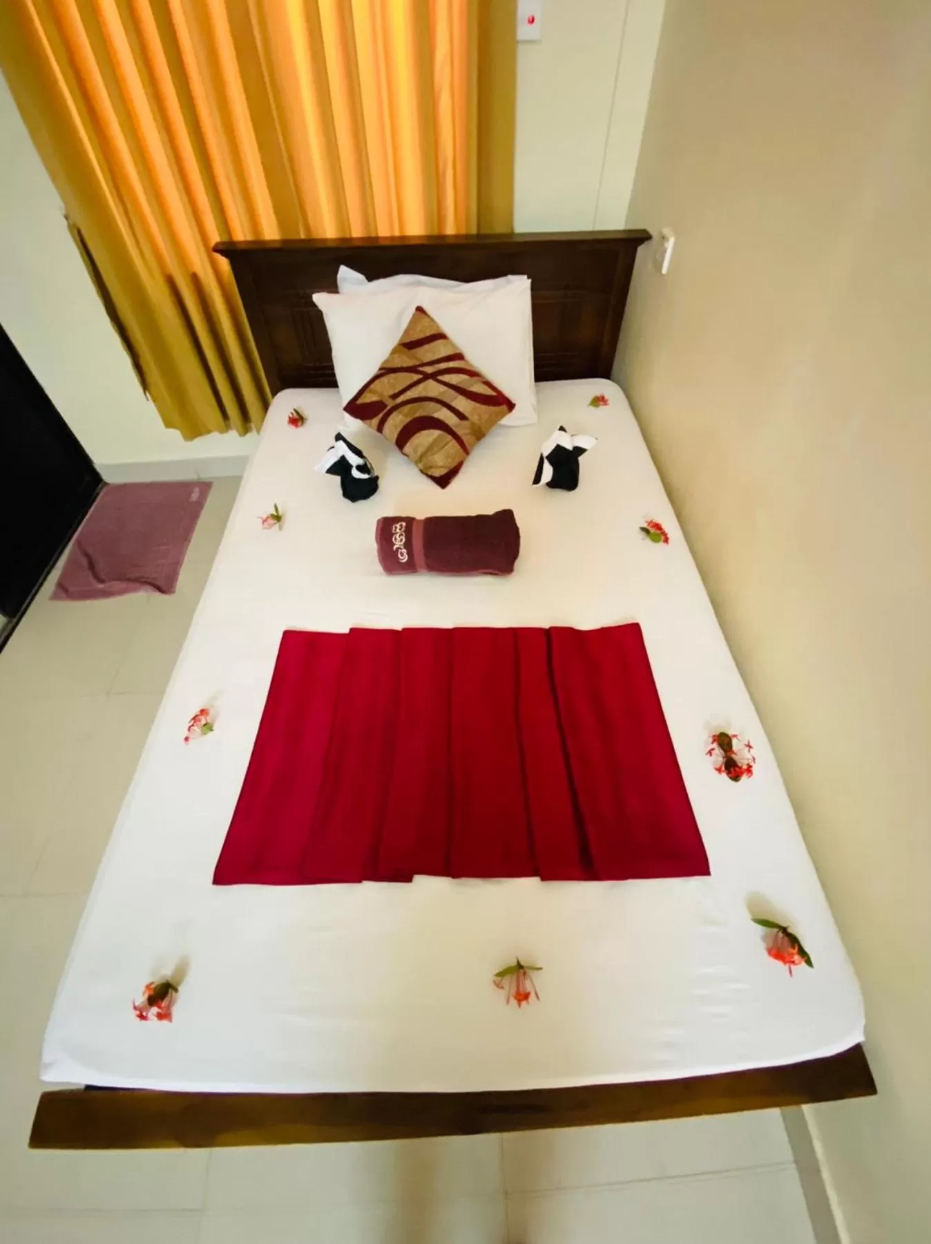 Bed in Yal's Town Inn