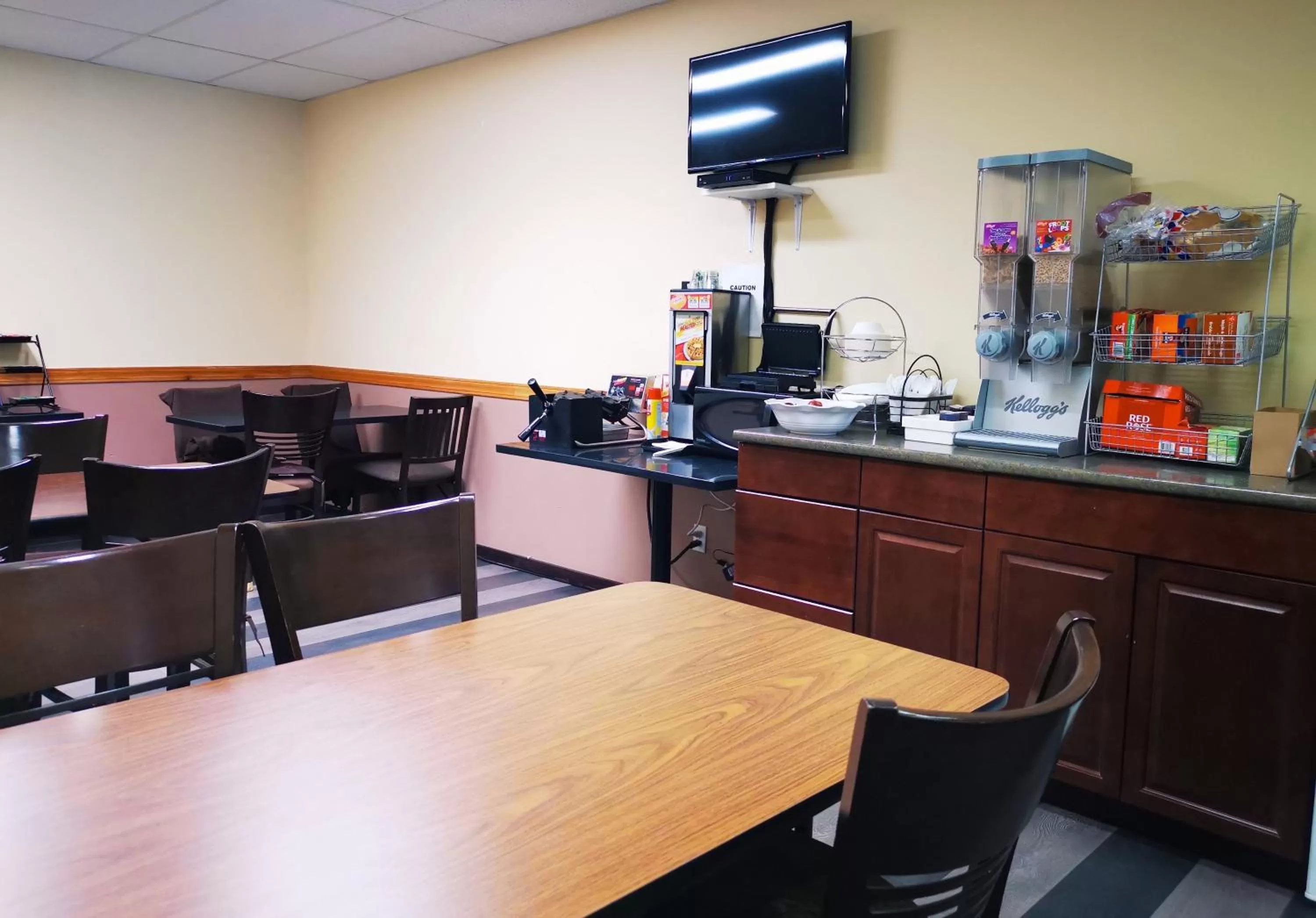 Breakfast in MountainView Hotel Merritt